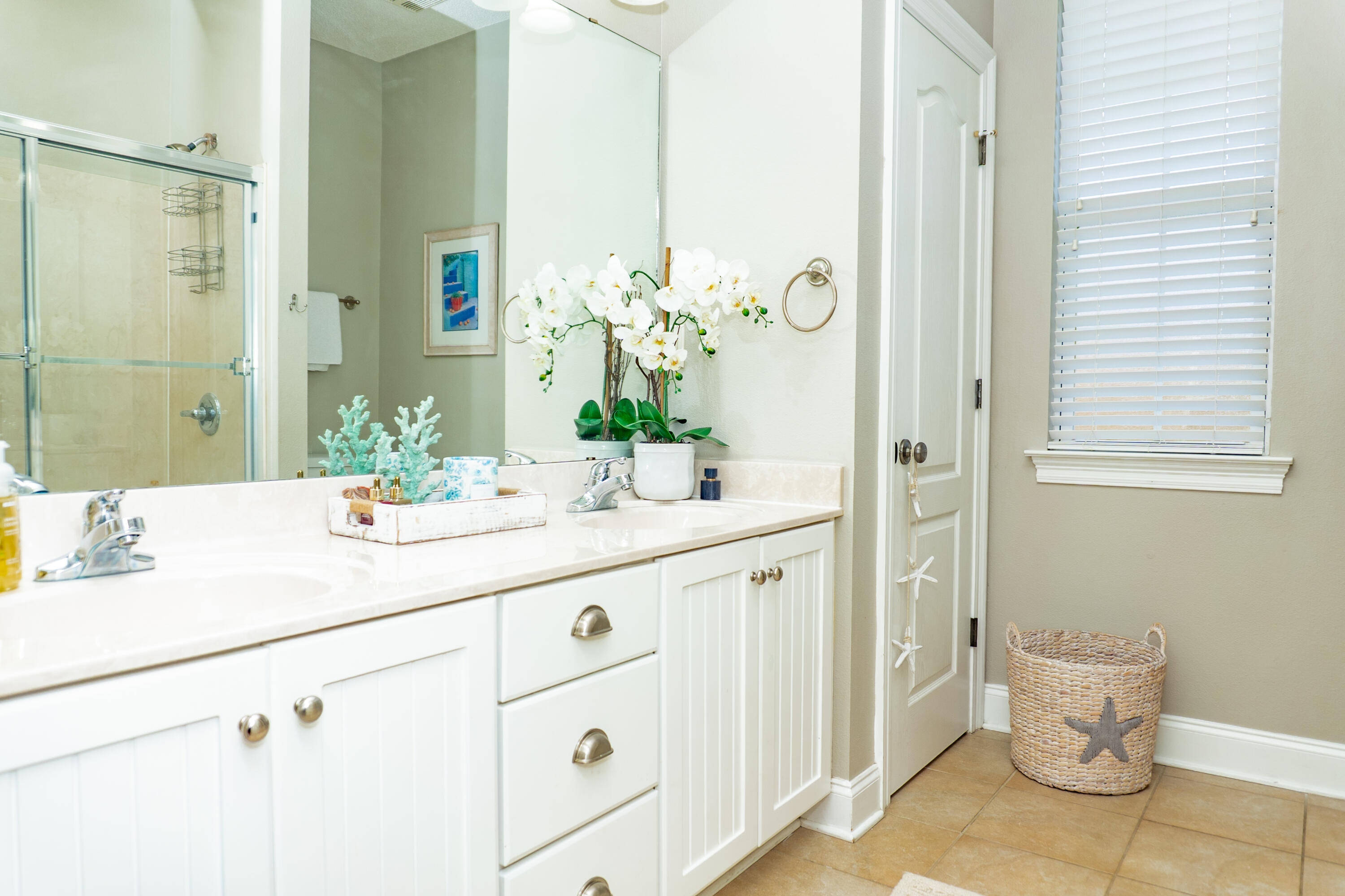 LAKESIDE EAST - Residential Lease