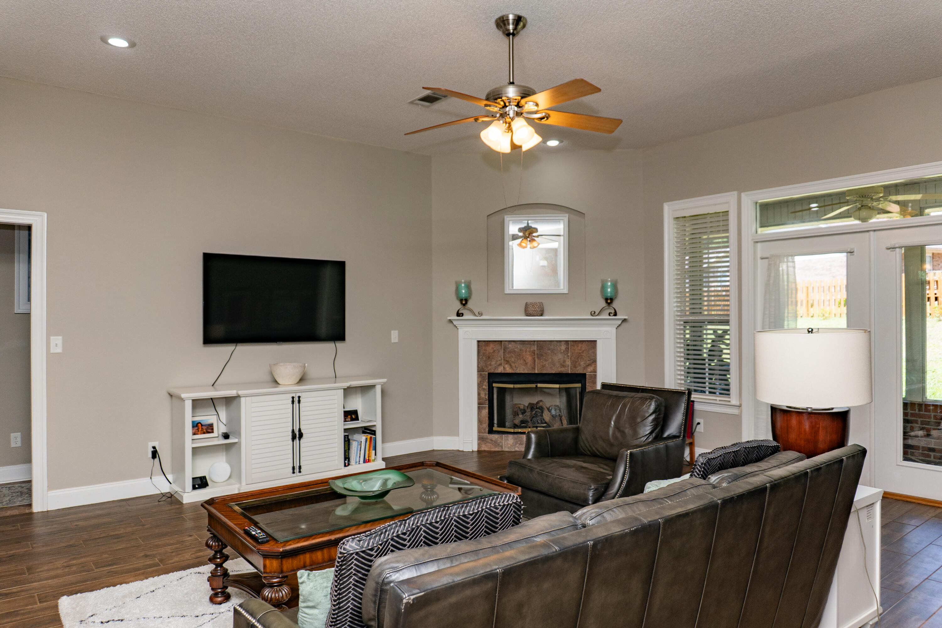 LAKESIDE EAST - Residential Lease