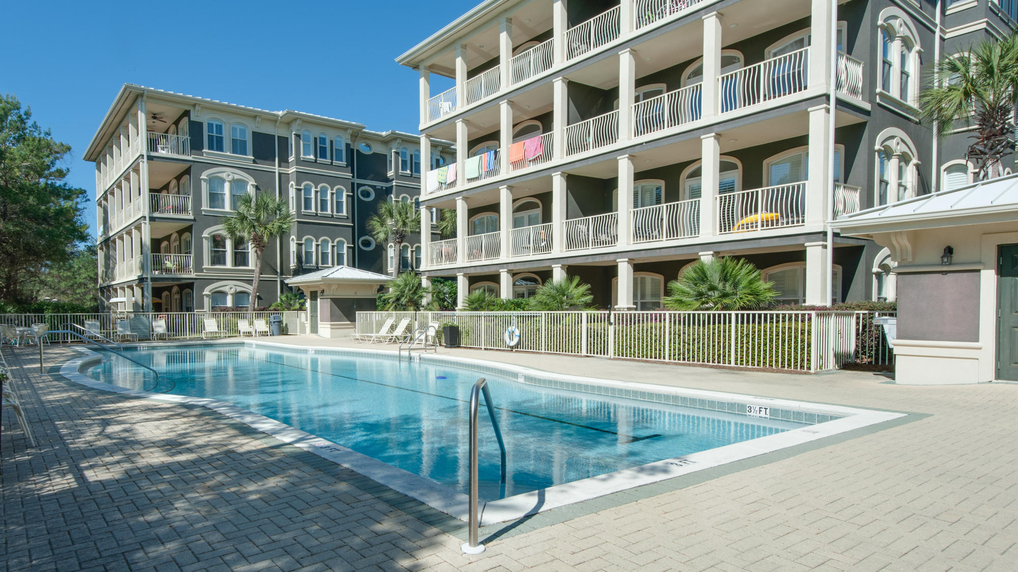 SEAVIEW VILLAS - Residential