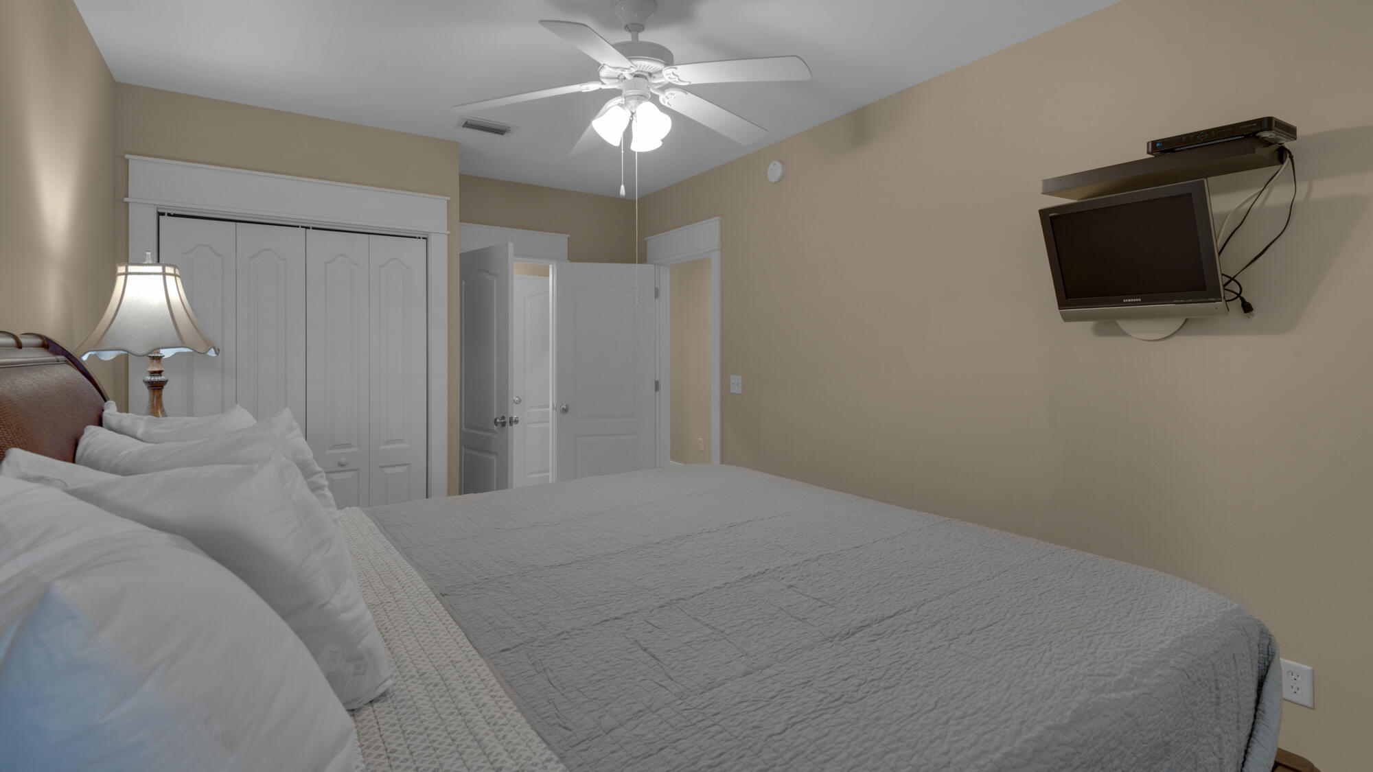 SEAVIEW VILLAS - Residential