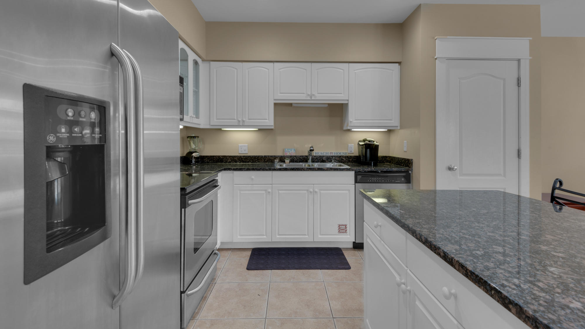 SEAVIEW VILLAS - Residential