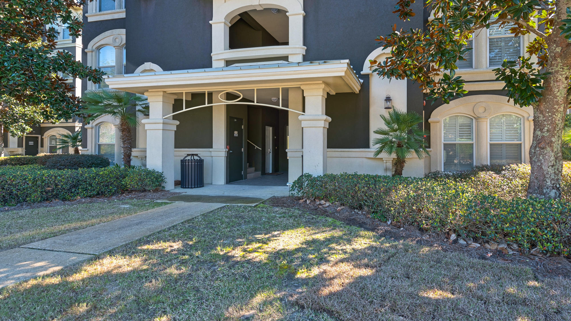 SEAVIEW VILLAS - Residential