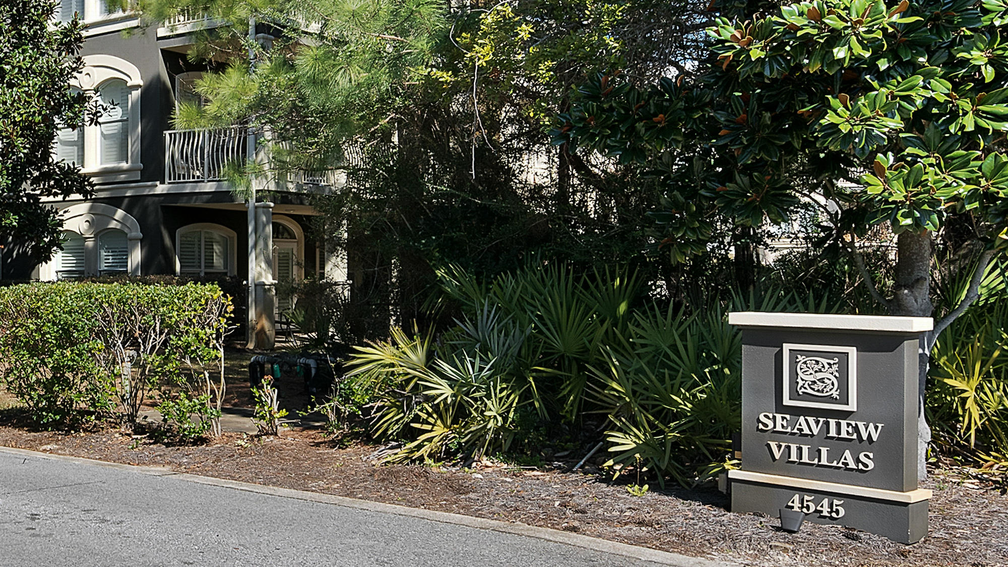 SEAVIEW VILLAS - Residential