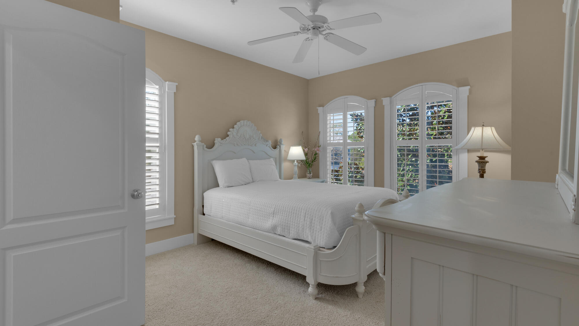 SEAVIEW VILLAS - Residential