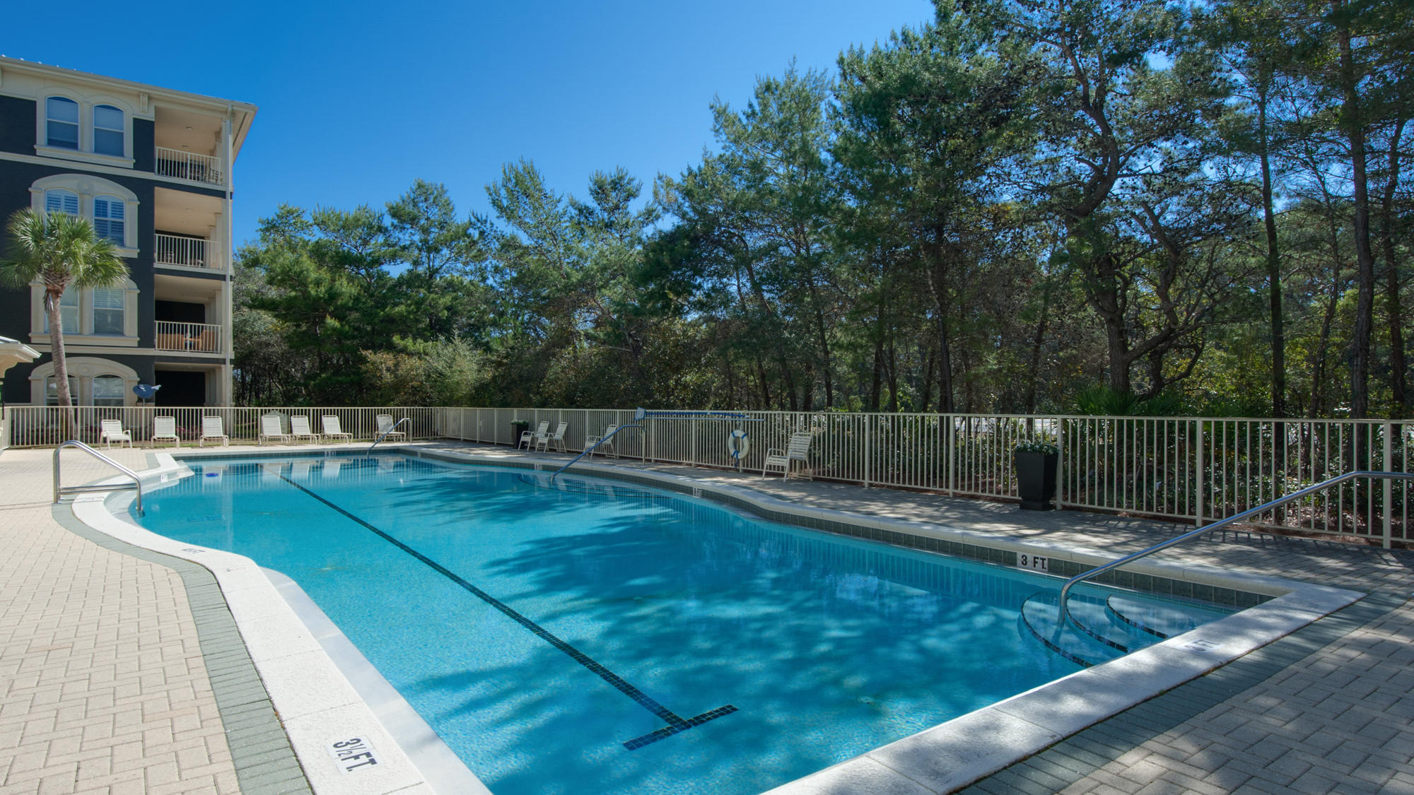 SEAVIEW VILLAS - Residential