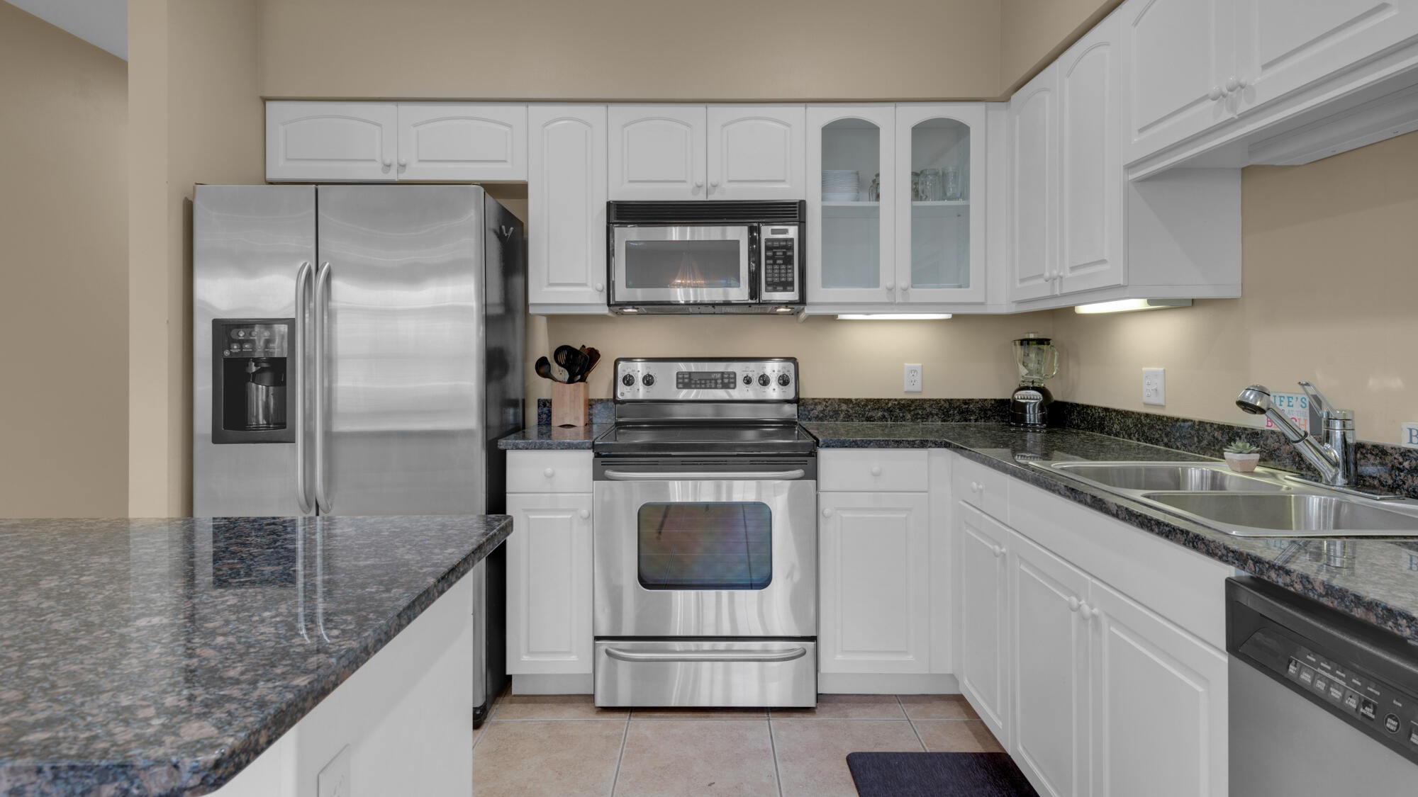 SEAVIEW VILLAS - Residential