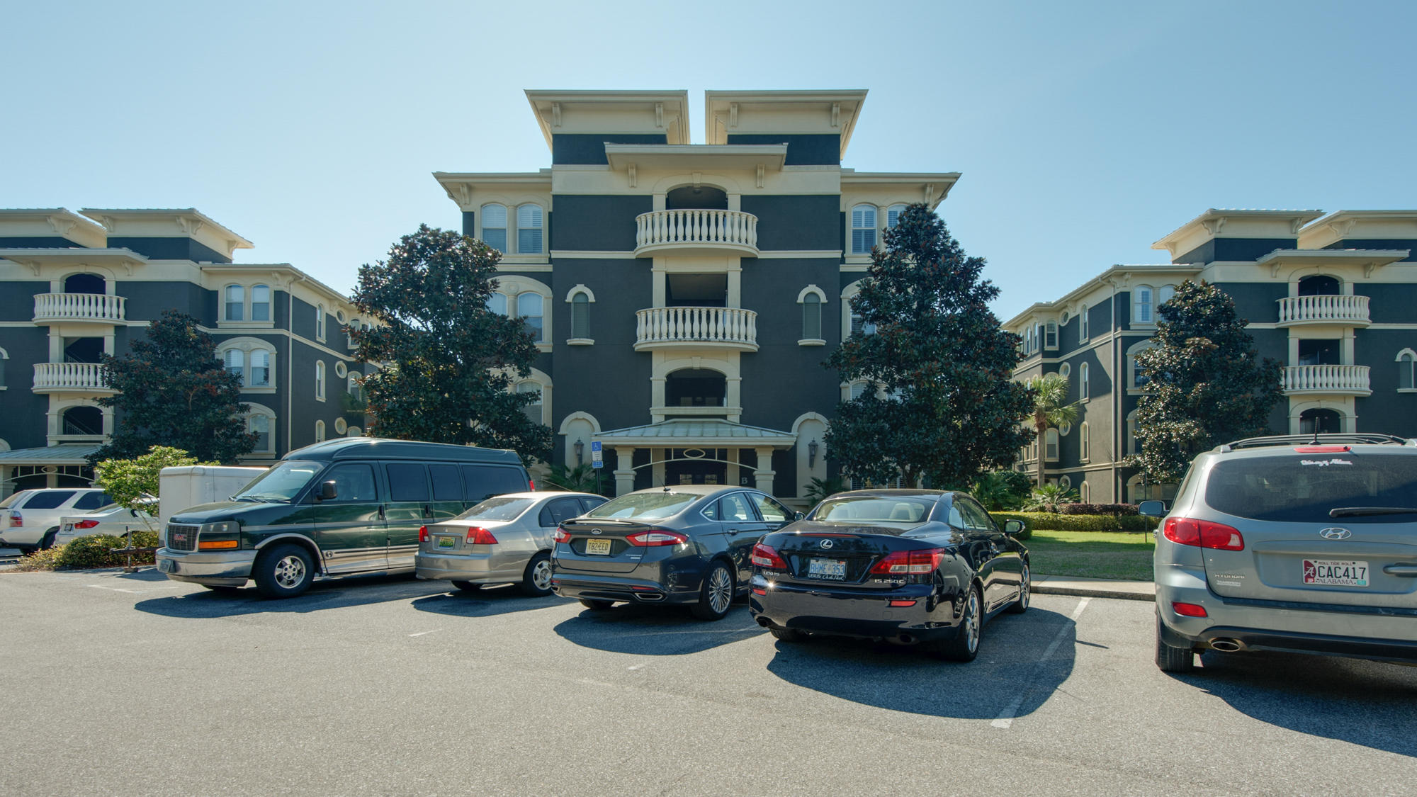 SEAVIEW VILLAS - Residential