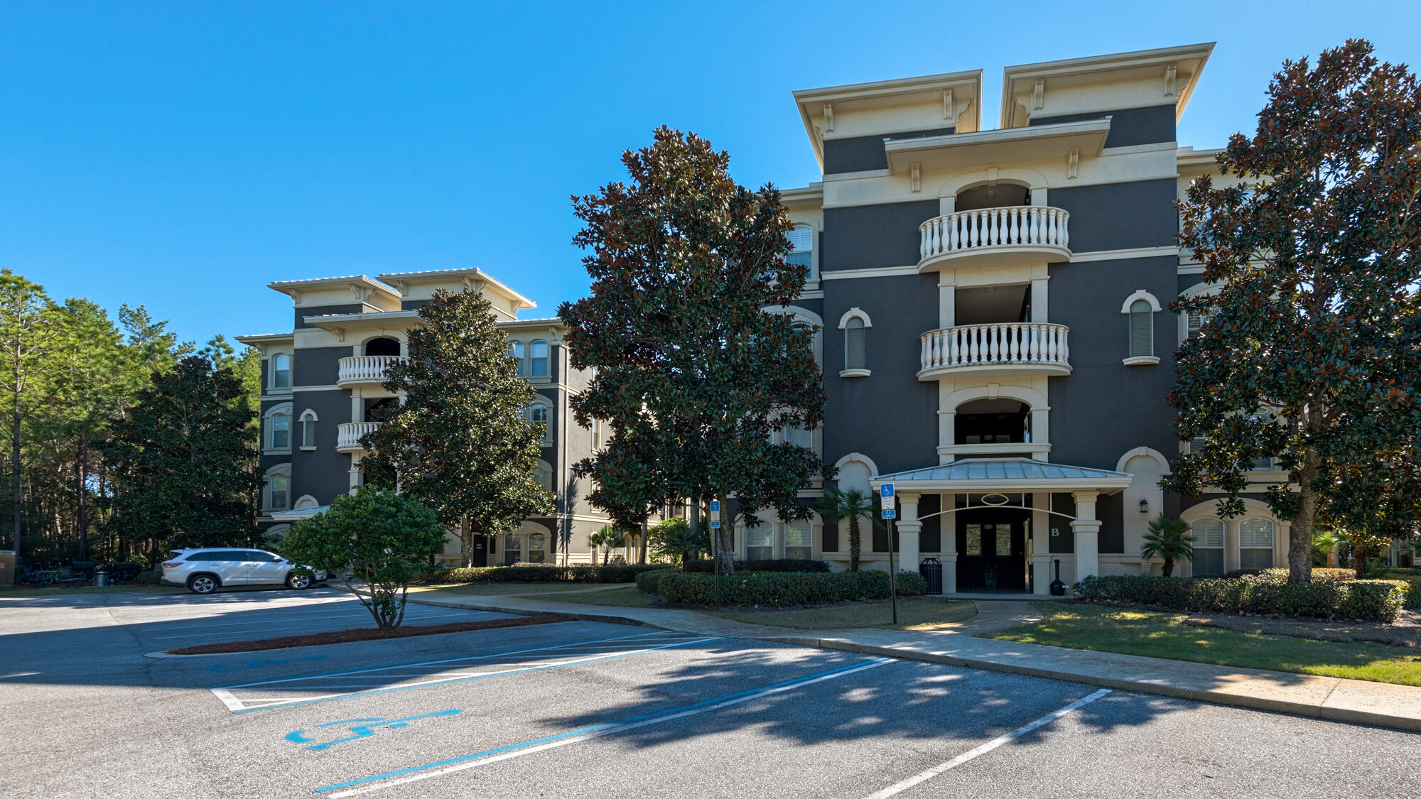 SEAVIEW VILLAS - Residential