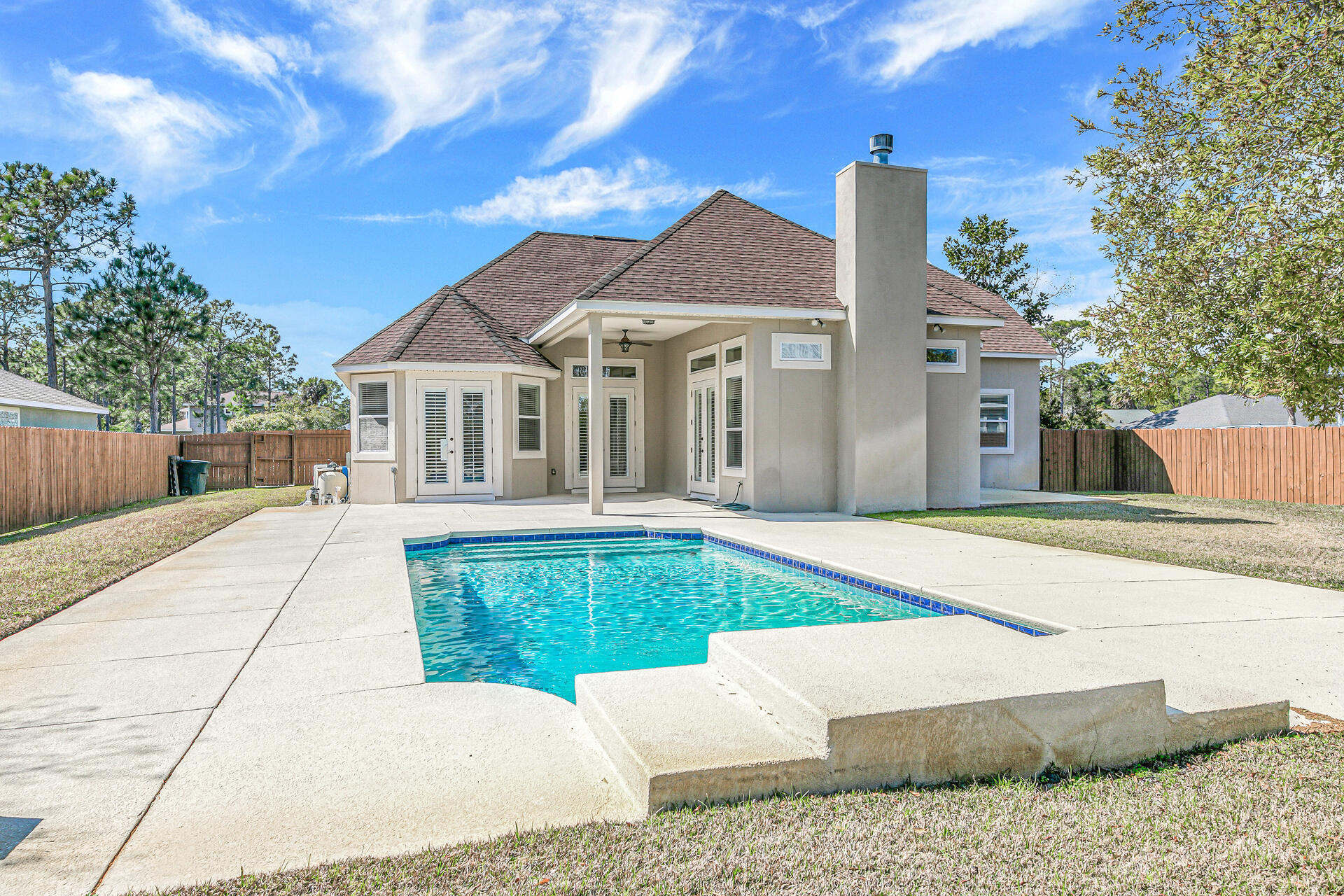 PELICAN BAY - Residential