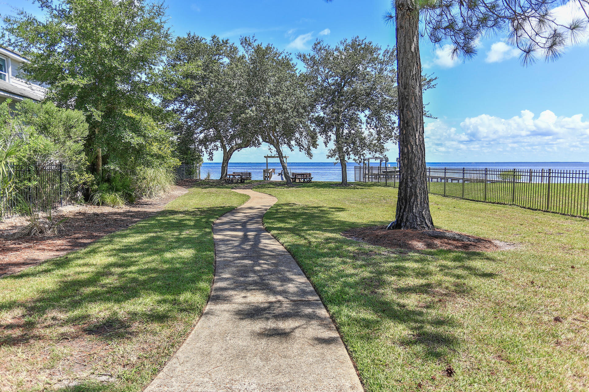 PELICAN BAY - Residential