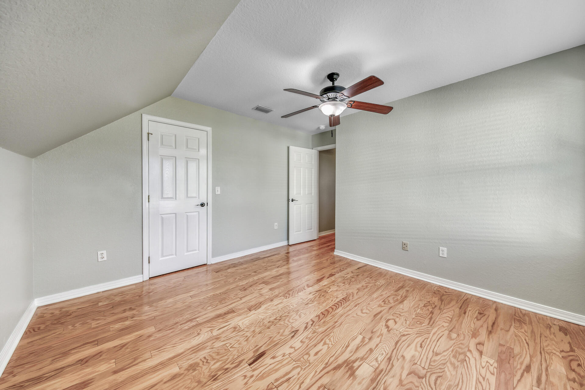 PELICAN BAY - Residential