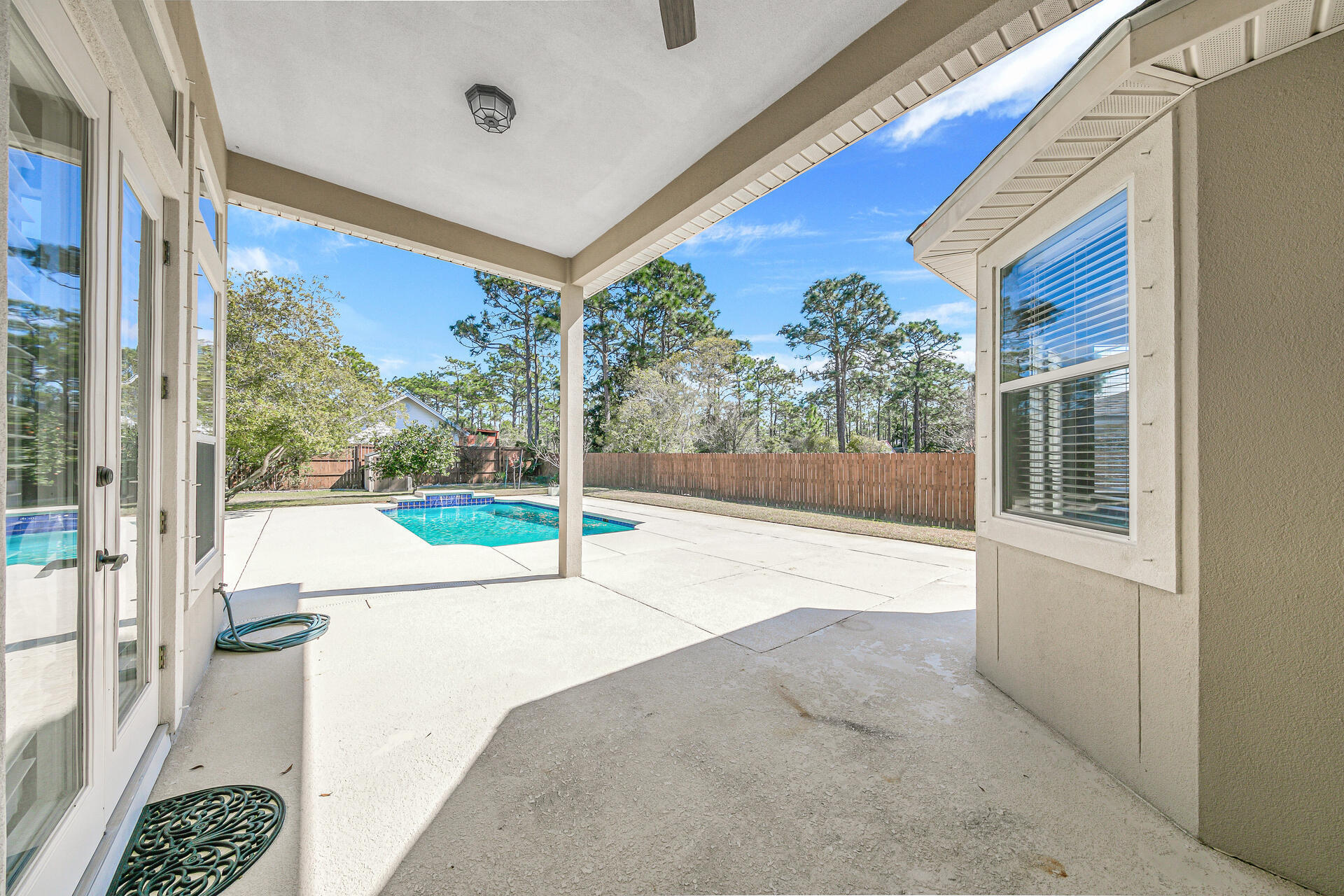PELICAN BAY - Residential