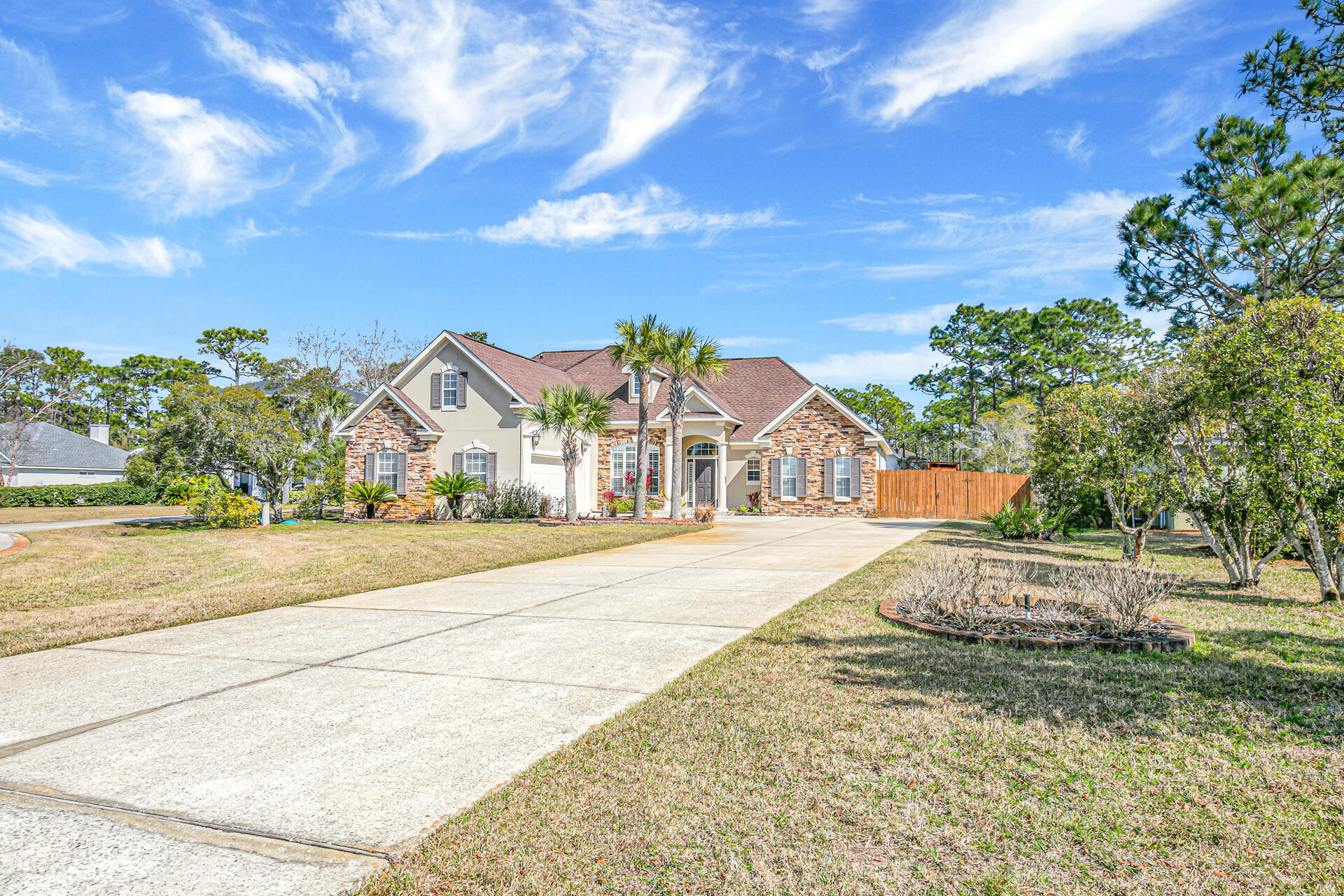 PELICAN BAY - Residential