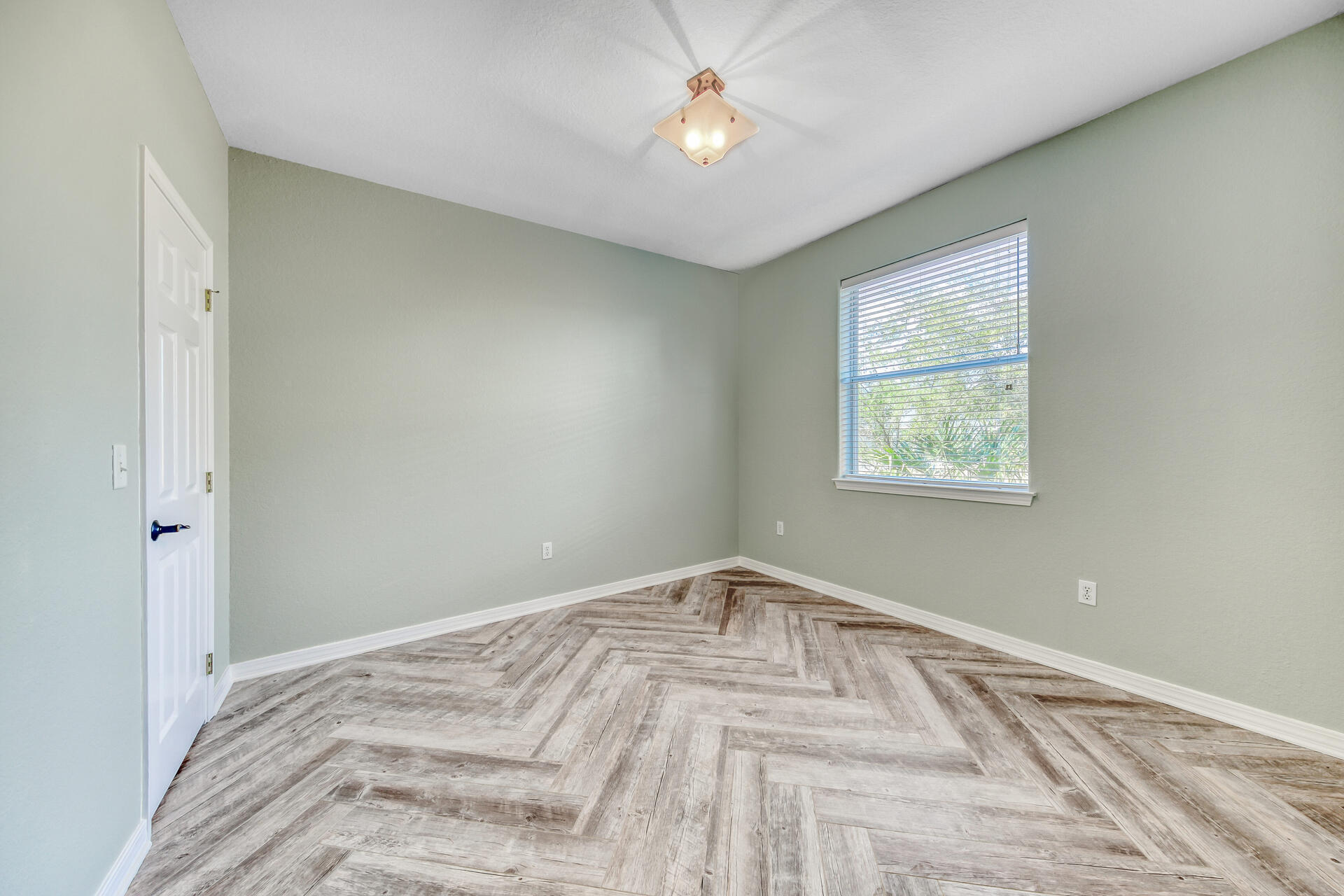 PELICAN BAY - Residential
