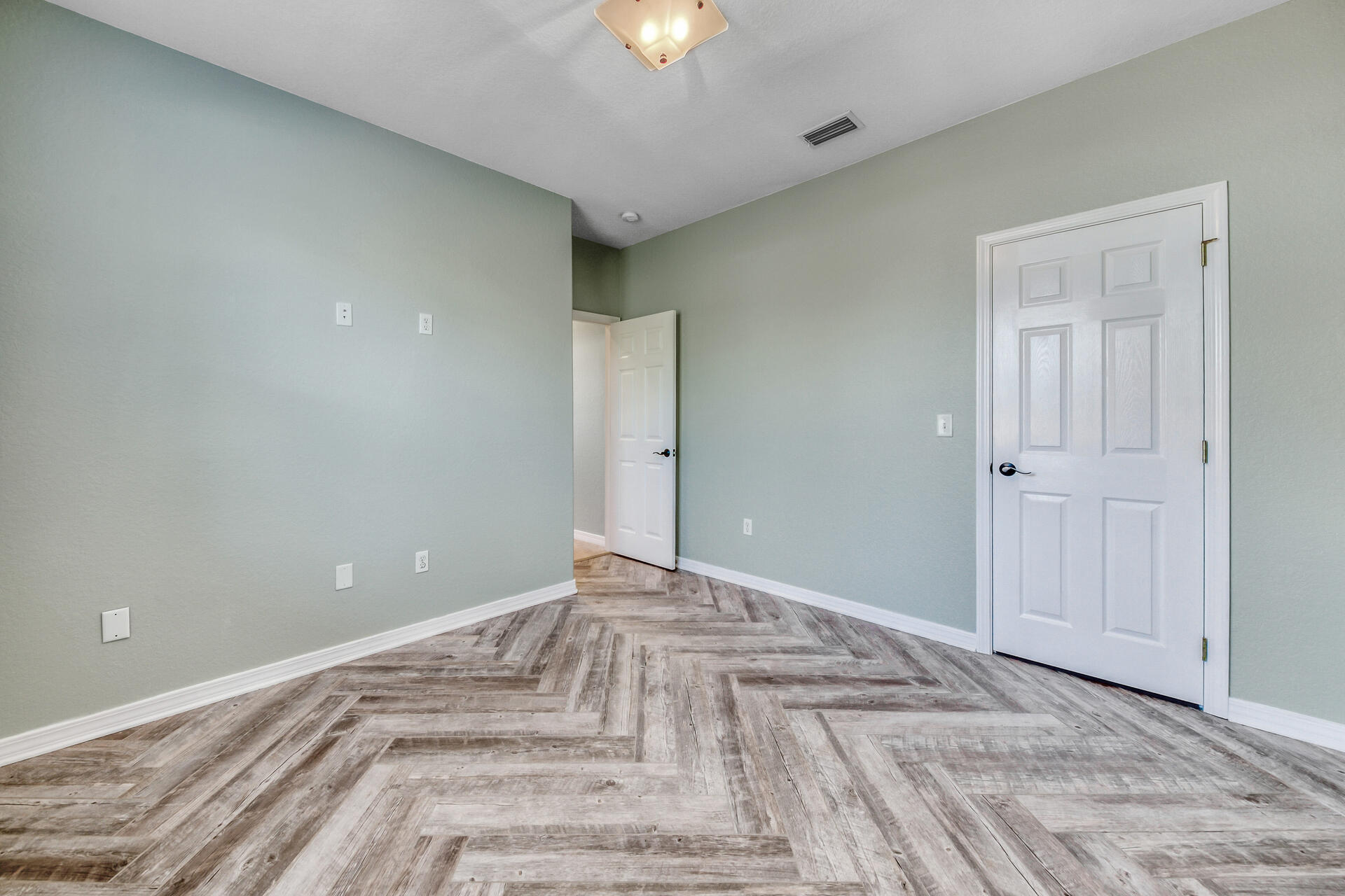 PELICAN BAY - Residential