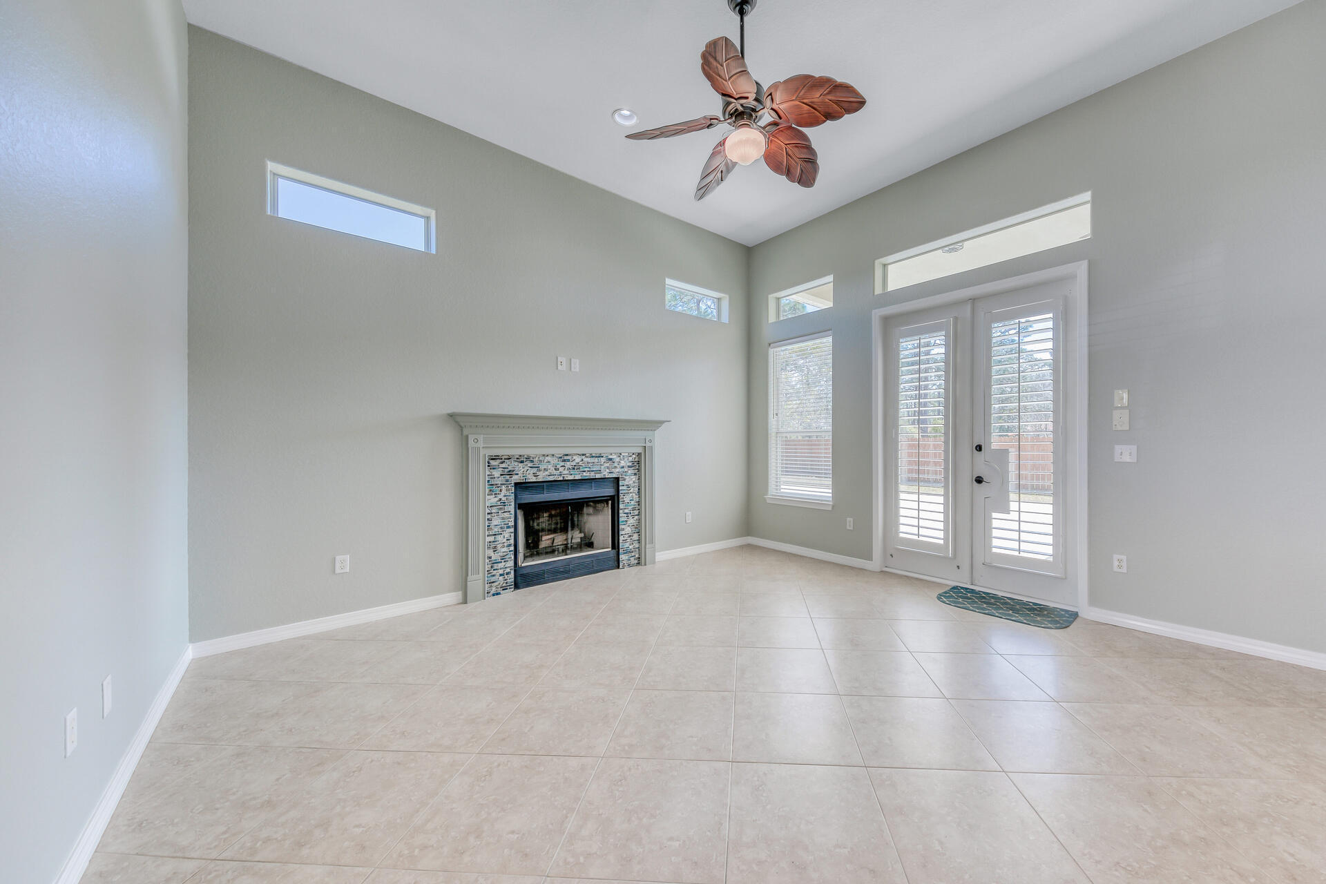 PELICAN BAY - Residential