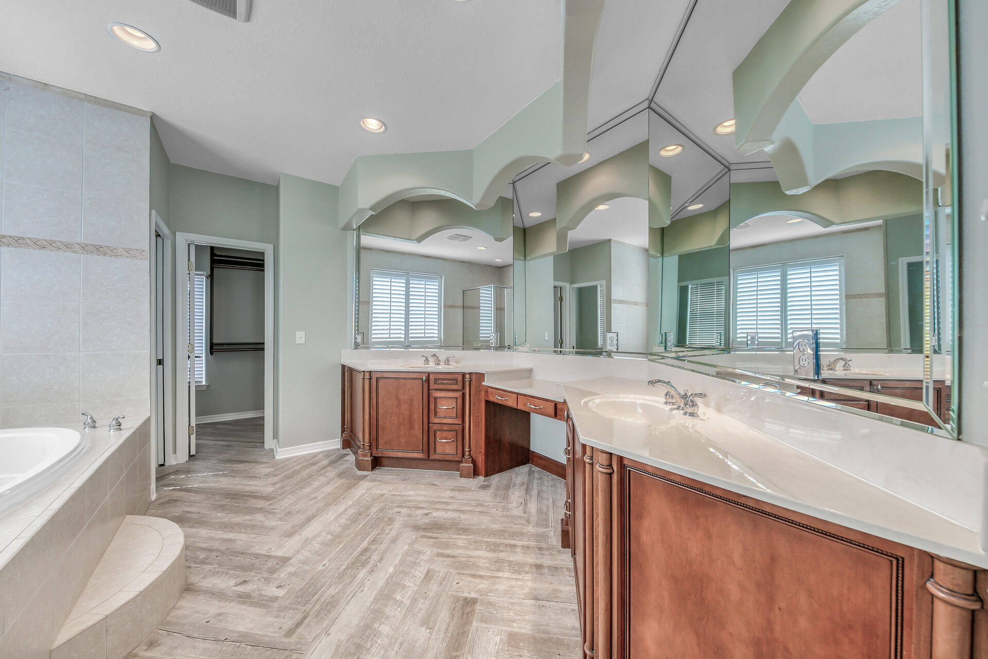 PELICAN BAY - Residential