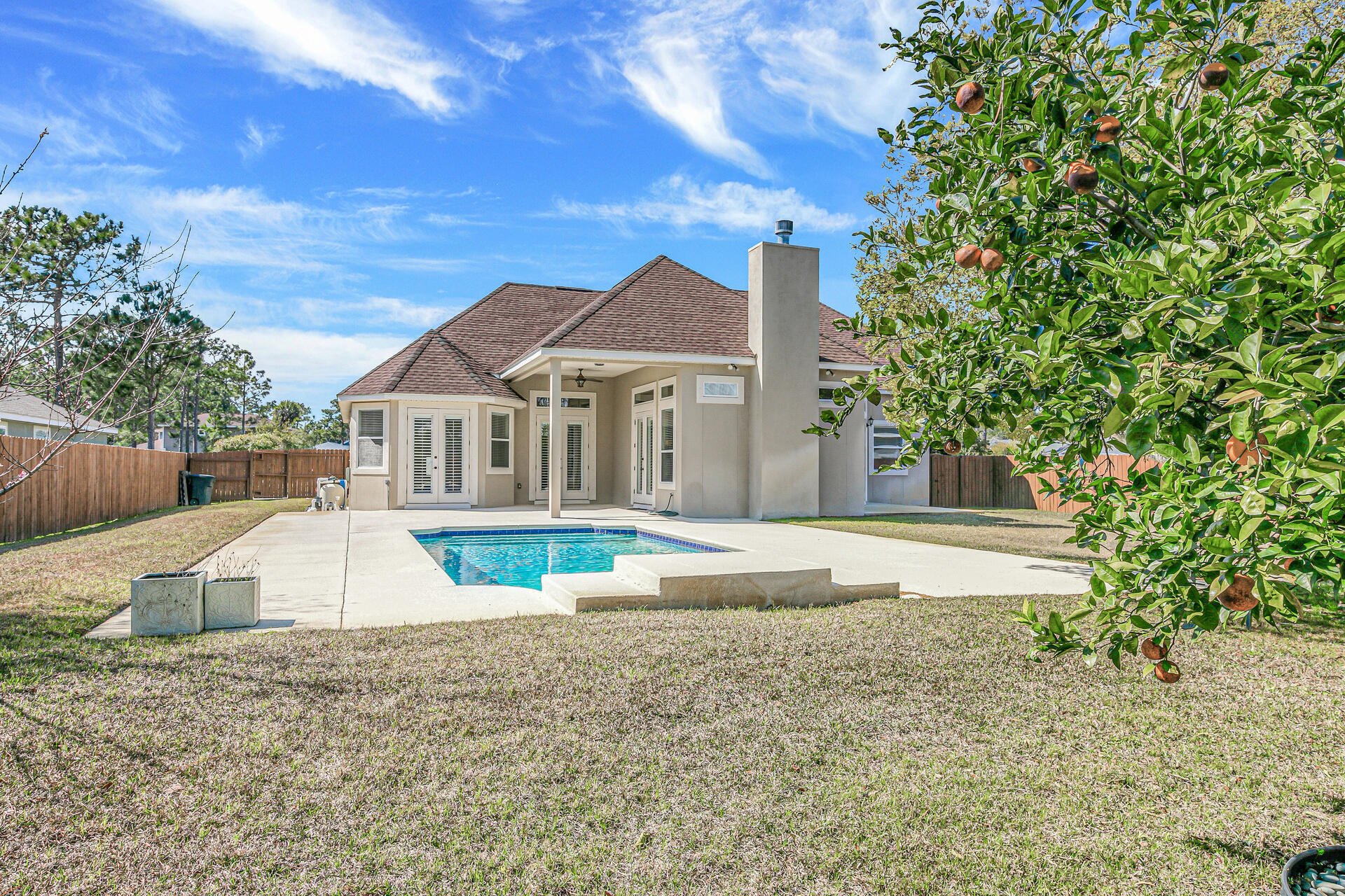 PELICAN BAY - Residential