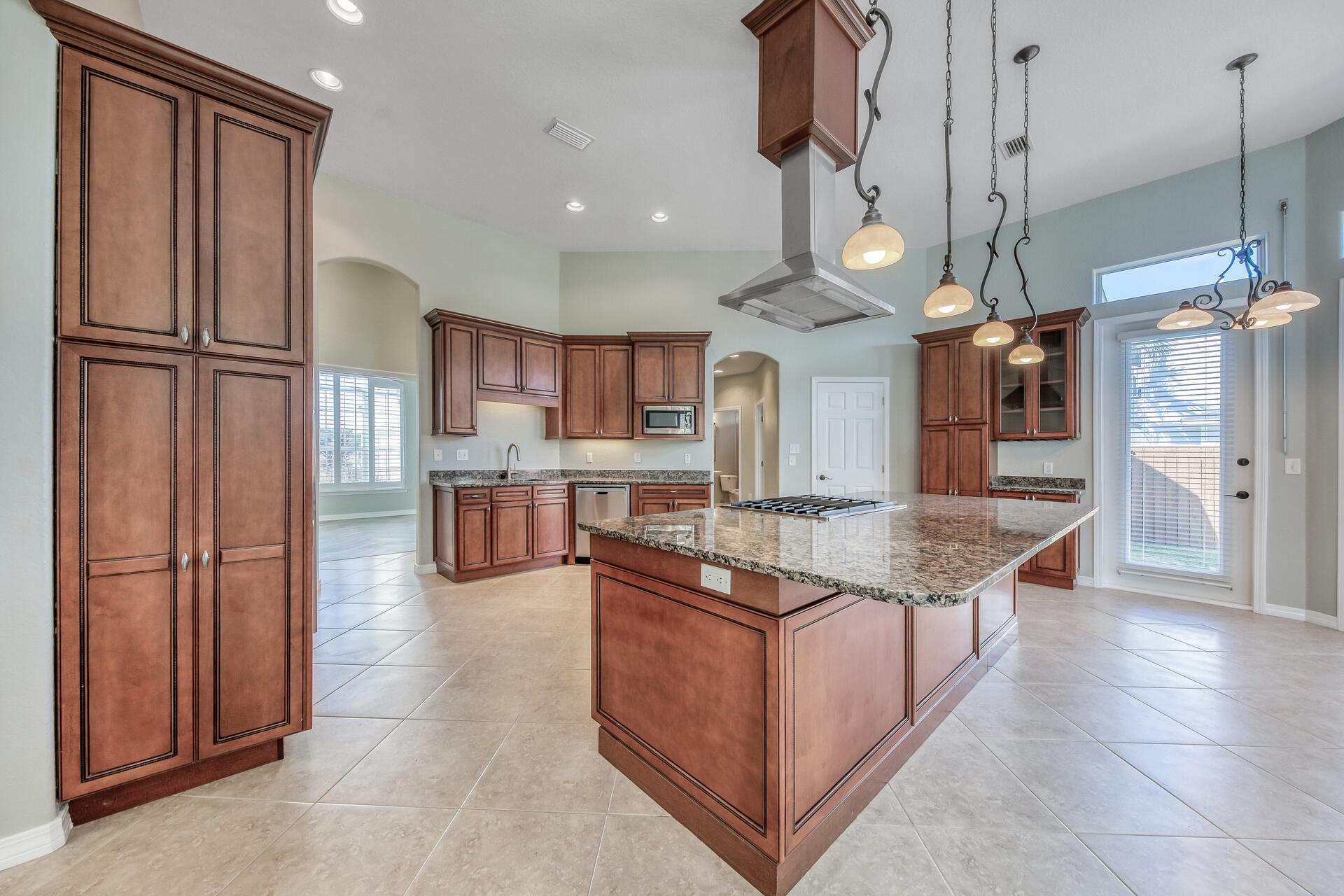 PELICAN BAY - Residential