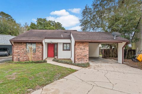 Photo of 208 Bartonwood Court, Niceville, FL 32578 (MLS # 991129)