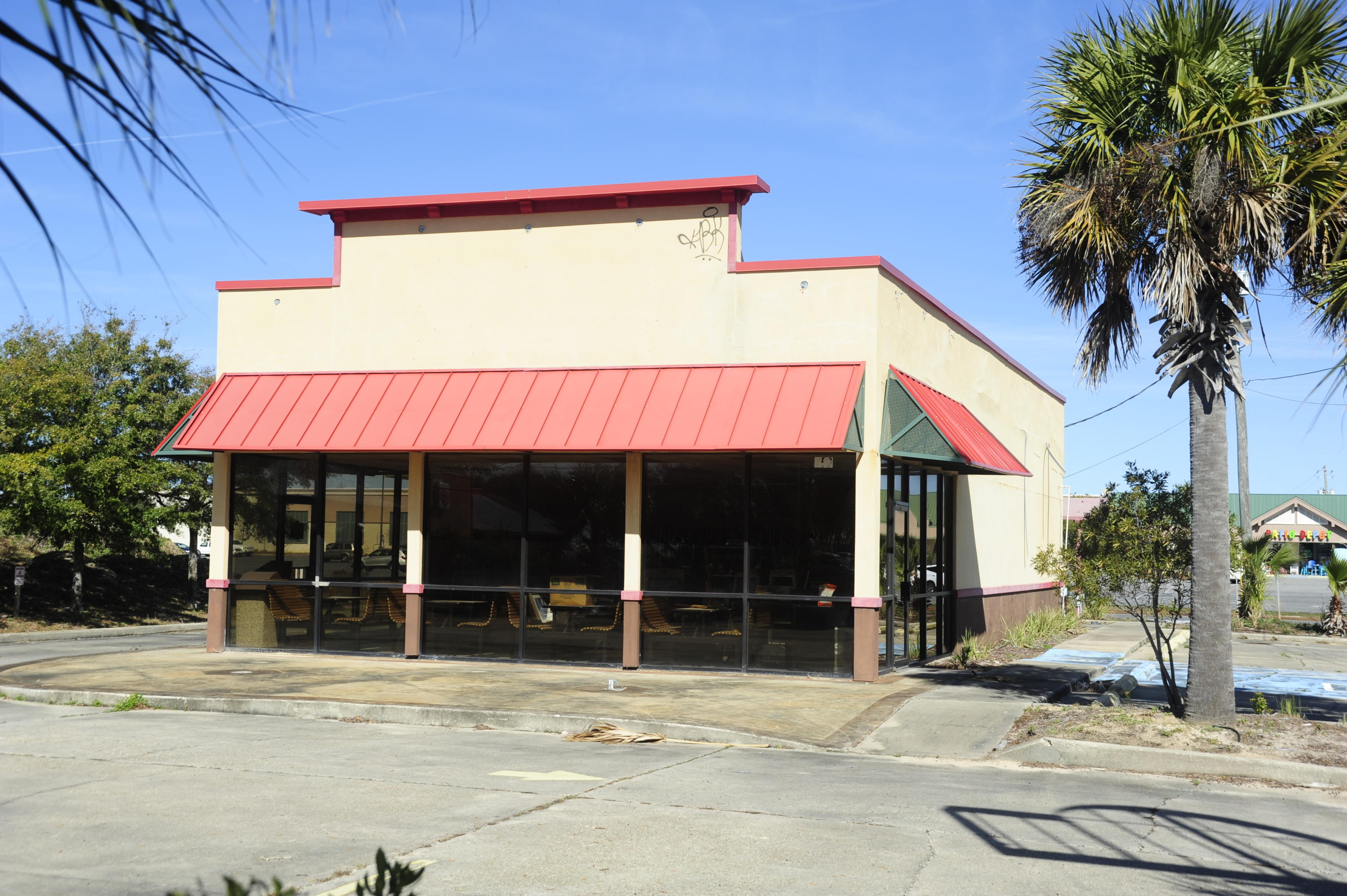 DIAMOND IN THE ROUGH!!This is a one of a kind, STAND ALONE BUILDING in Destin, with drive thru, for fast food, pizza, coffee, ice cream, delivery, or any other type of business that needs exposure!. Indoor dining, and drive thru, with potential patio seating. Great location, in the heart of Destin. Perfectly situated for delivery. Easy access for tourists, from Harbor Blvd/Hwy 98, and for locals, from Main St, and Holiday Isle. Block and steel construction. Inspection report shows good bones. Roof and structure are in good shape.. In need of stucco/siding repairs, etc.Shopping center in the rear is under contract for potential big box, etc.