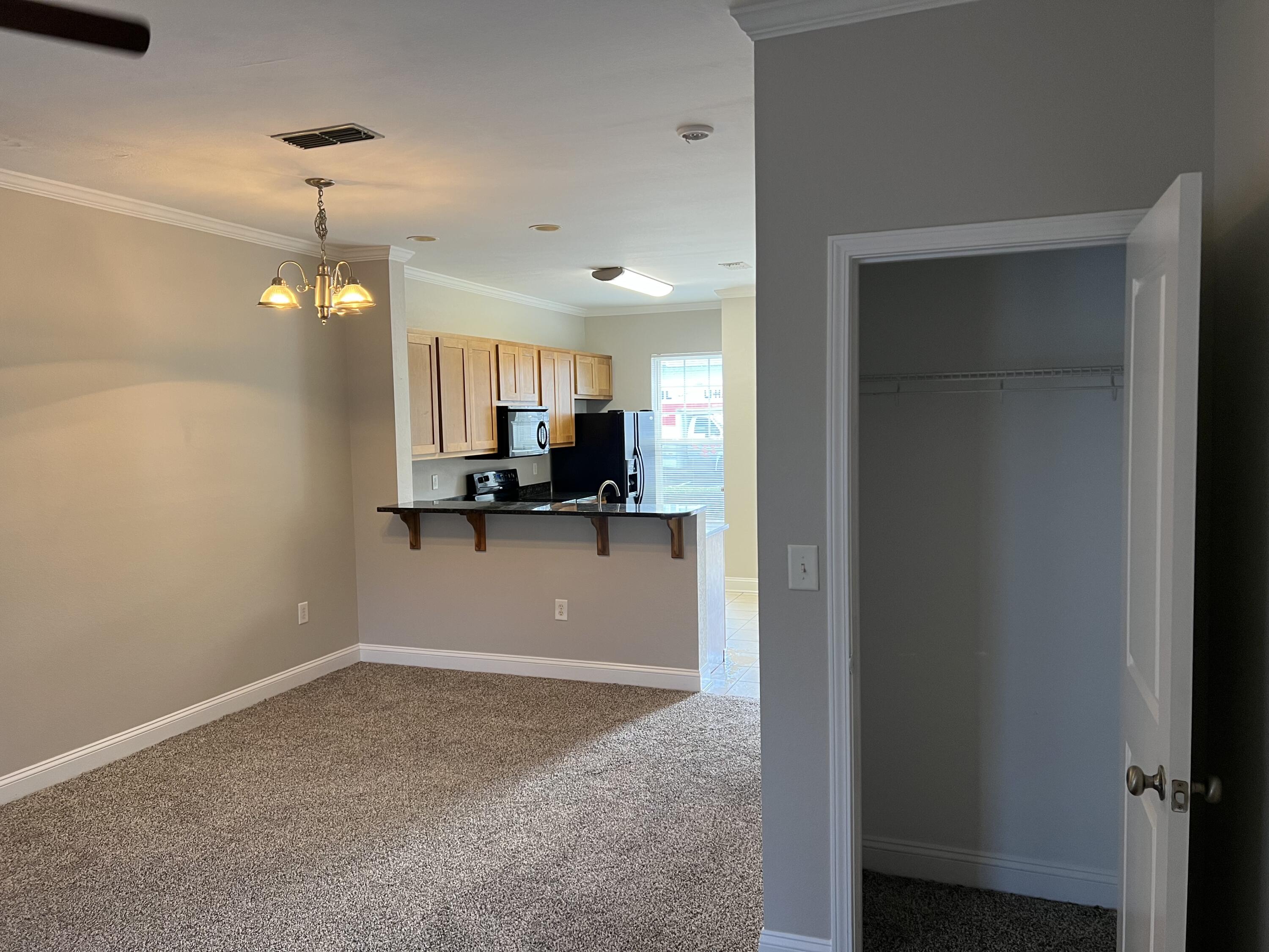 VERANDAS OF FREEPORT, THE - Residential Lease
