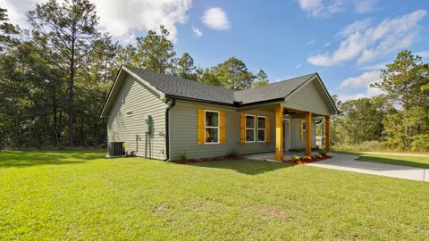 A home in DeFuniak Springs