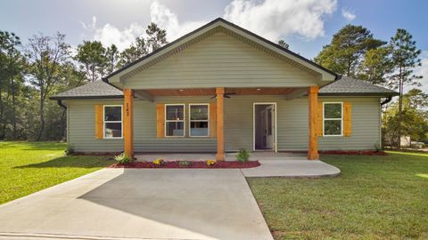 A home in DeFuniak Springs