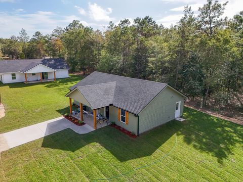 A home in DeFuniak Springs