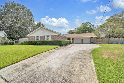 Photo of 730 Colony Court, Fort Walton Beach, FL 32547 (MLS # 986644)
