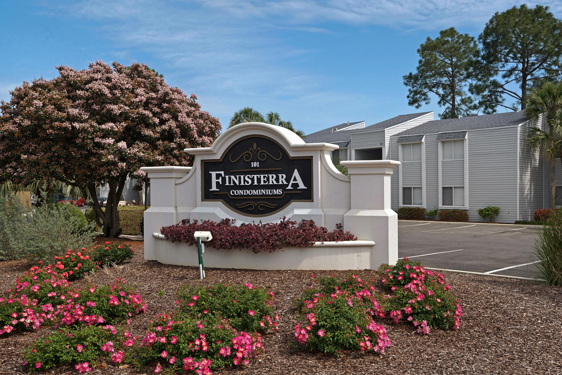 FINISTERRA CONDO - Residential