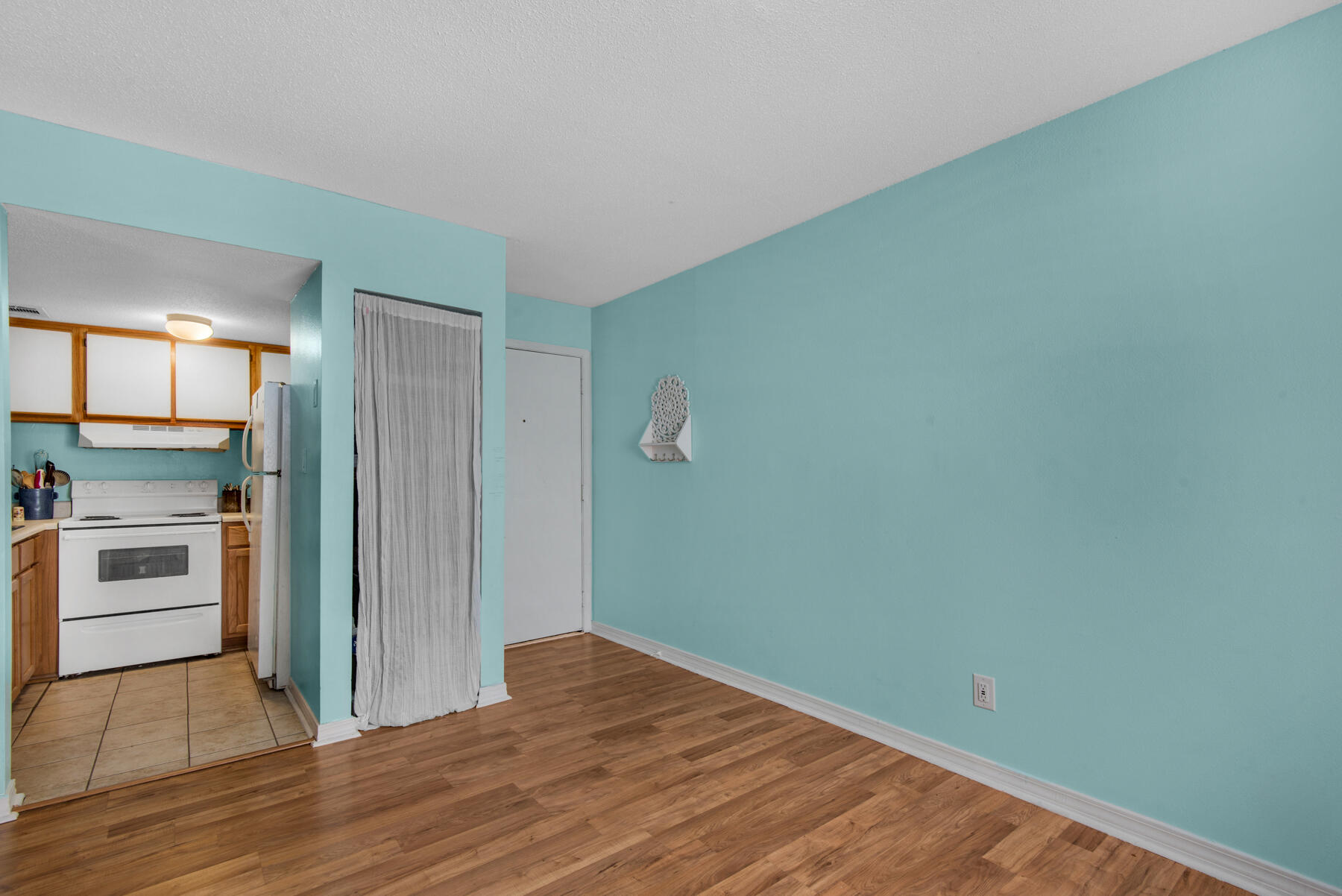 FINISTERRA CONDO - Residential