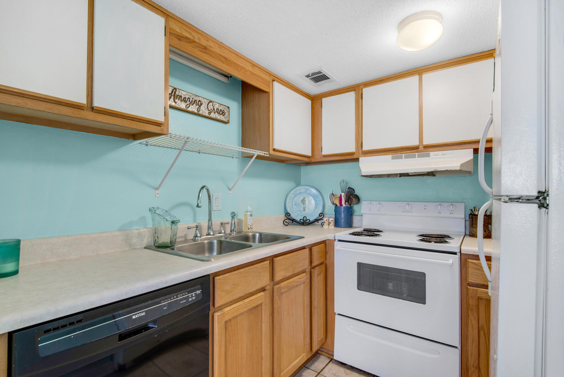 FINISTERRA CONDO - Residential