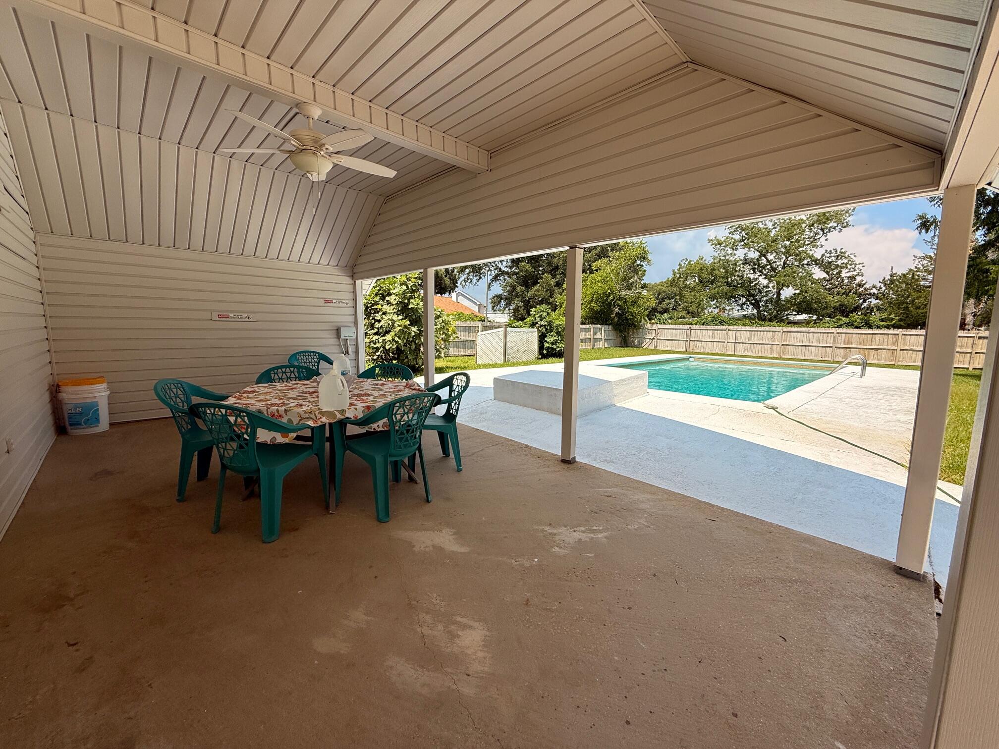 CLOVERDALE S/D 1ST ADDN - Residential
