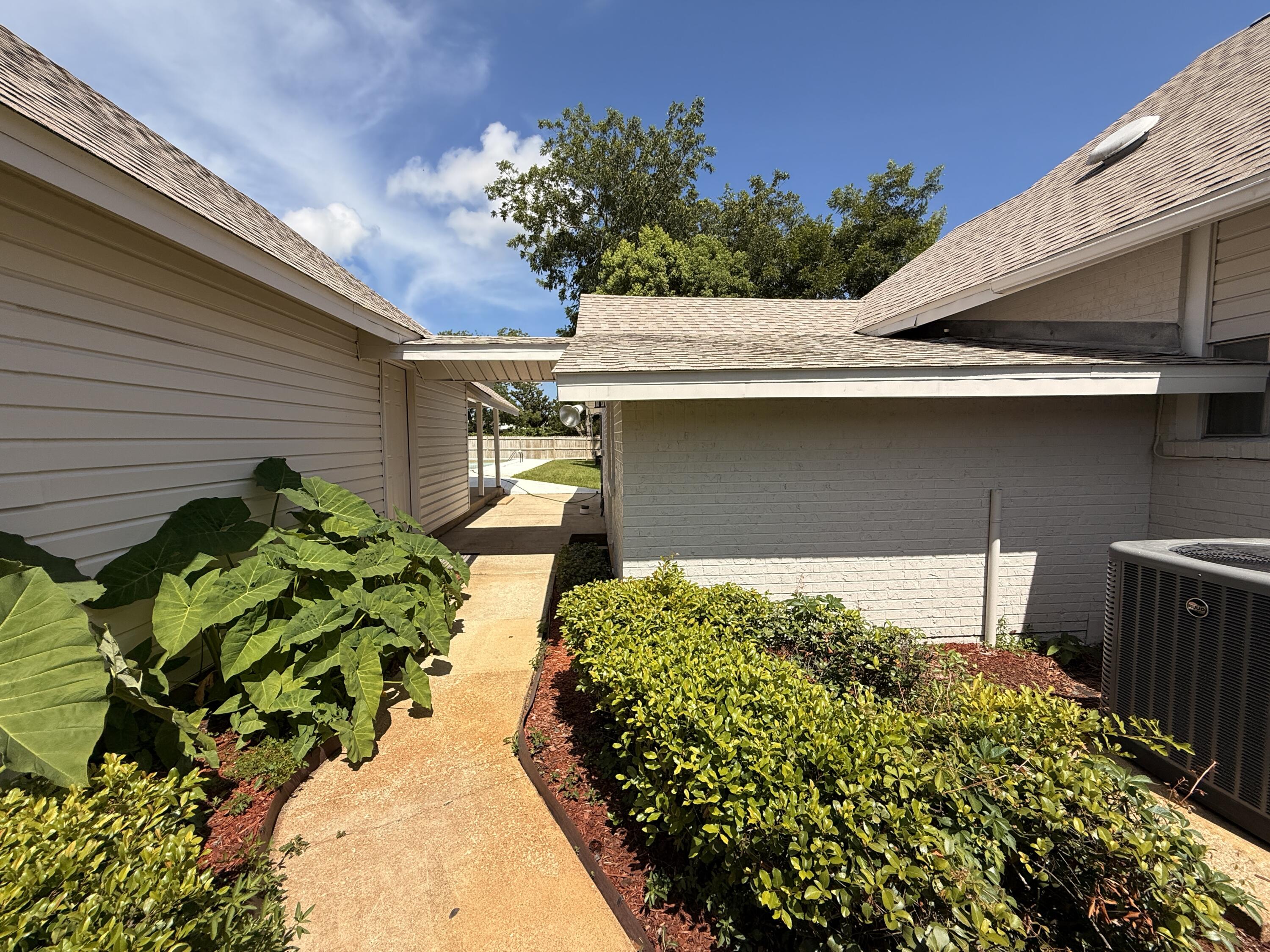 CLOVERDALE S/D 1ST ADDN - Residential