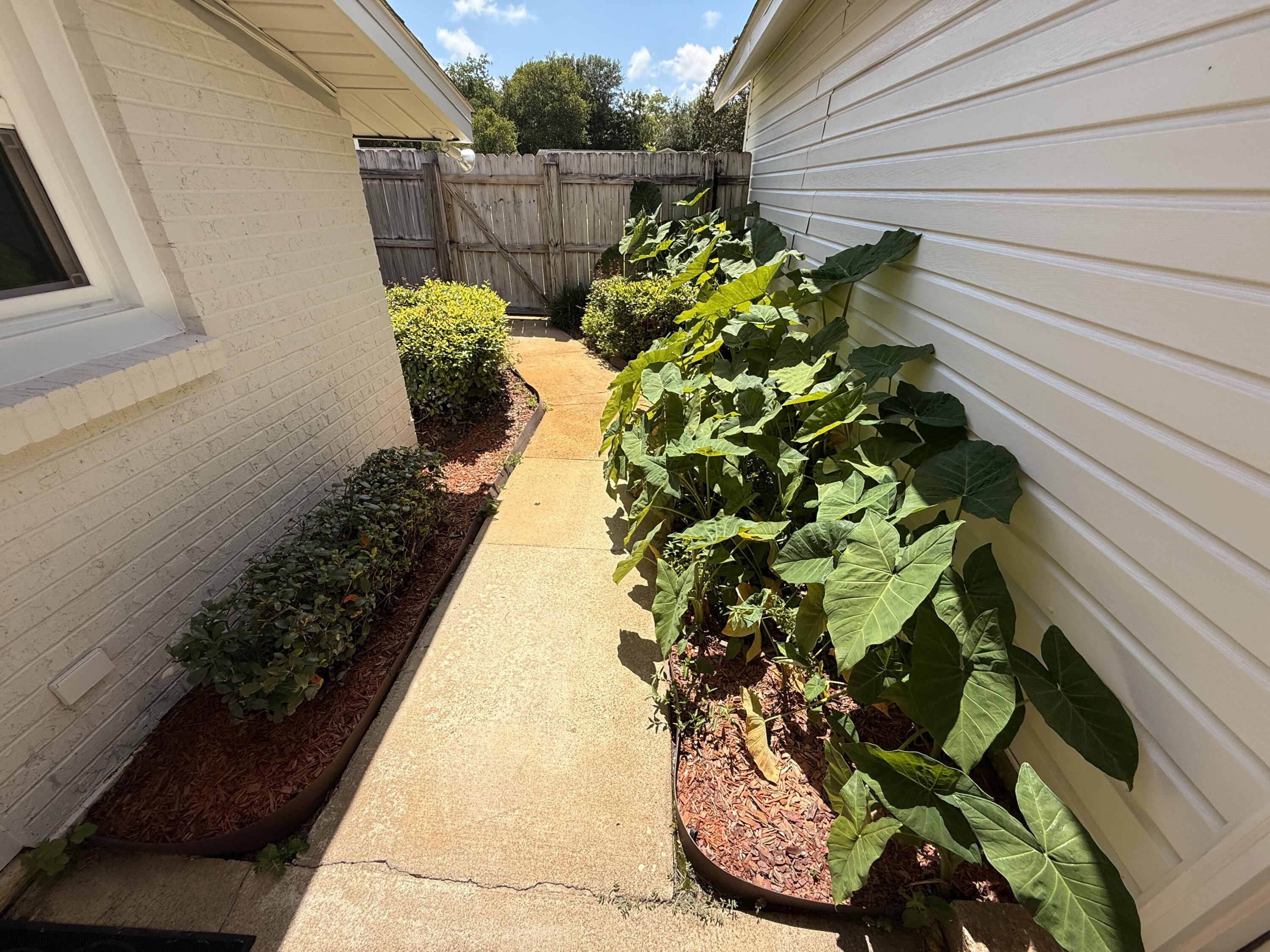 CLOVERDALE S/D 1ST ADDN - Residential