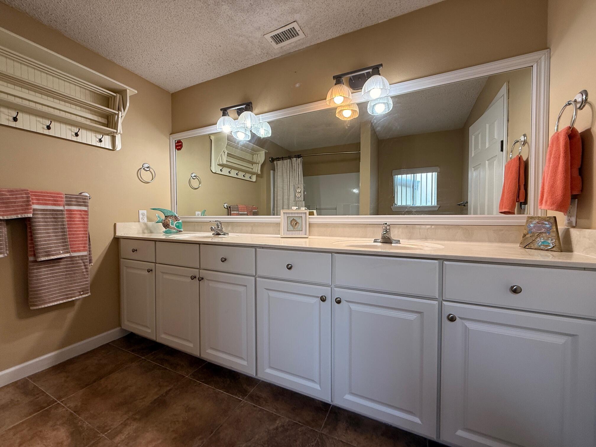 CLOVERDALE S/D 1ST ADDN - Residential
