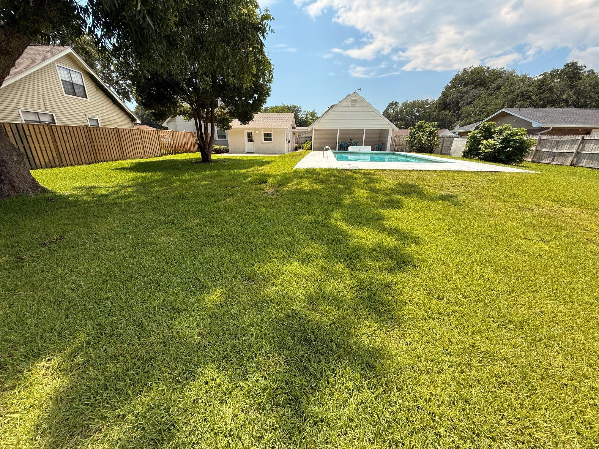 CLOVERDALE S/D 1ST ADDN - Residential