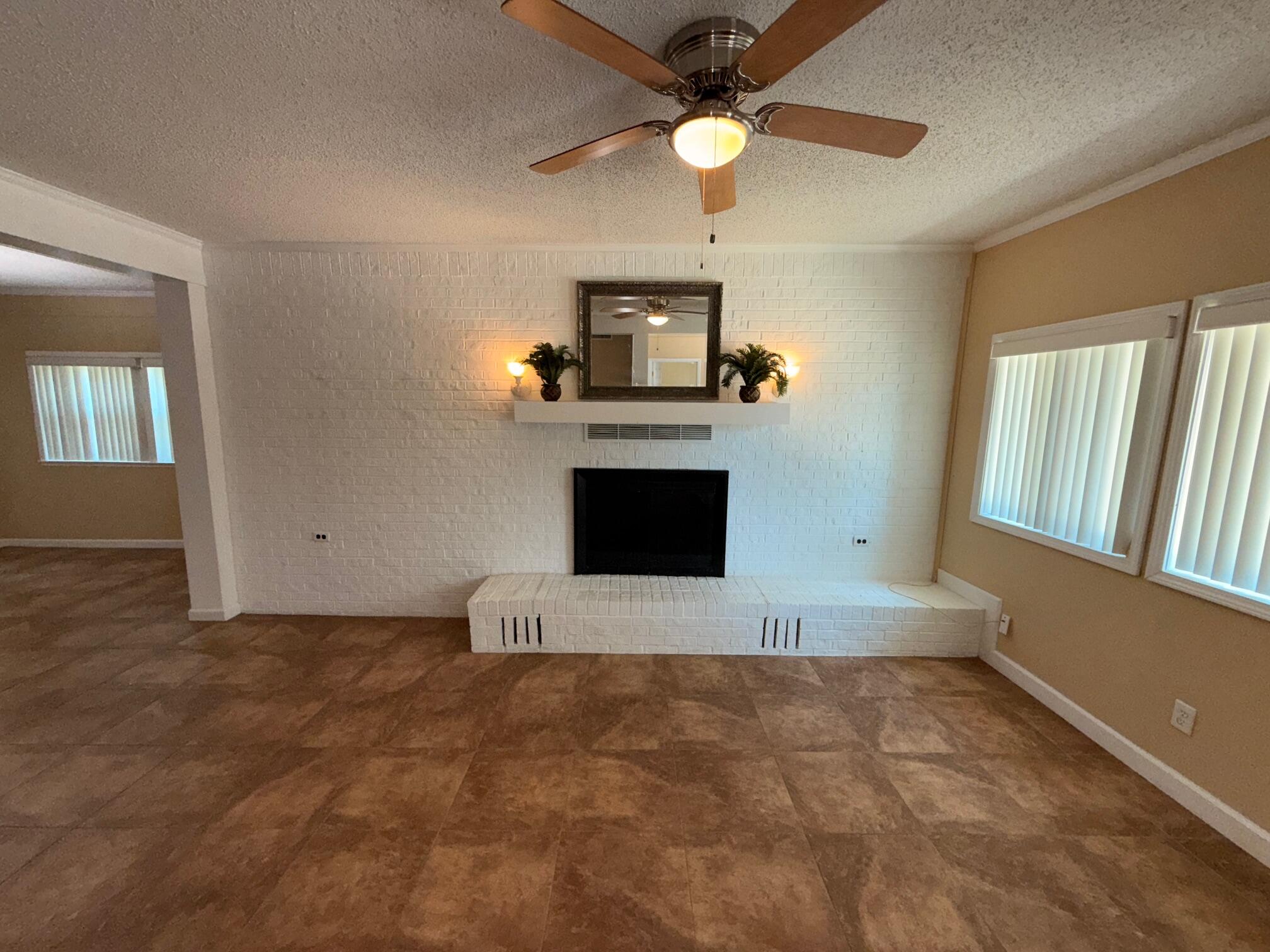 CLOVERDALE S/D 1ST ADDN - Residential