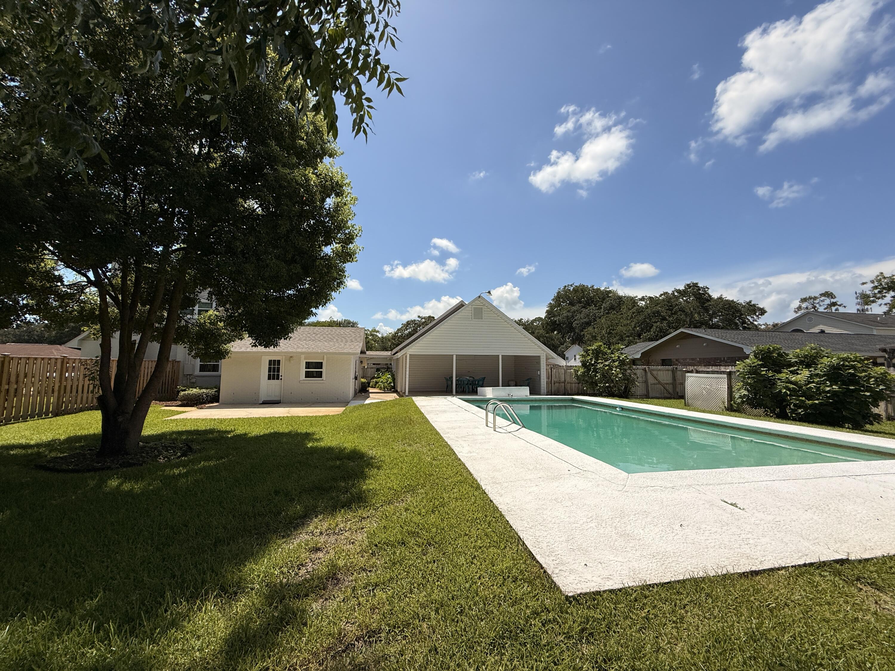 CLOVERDALE S/D 1ST ADDN - Residential