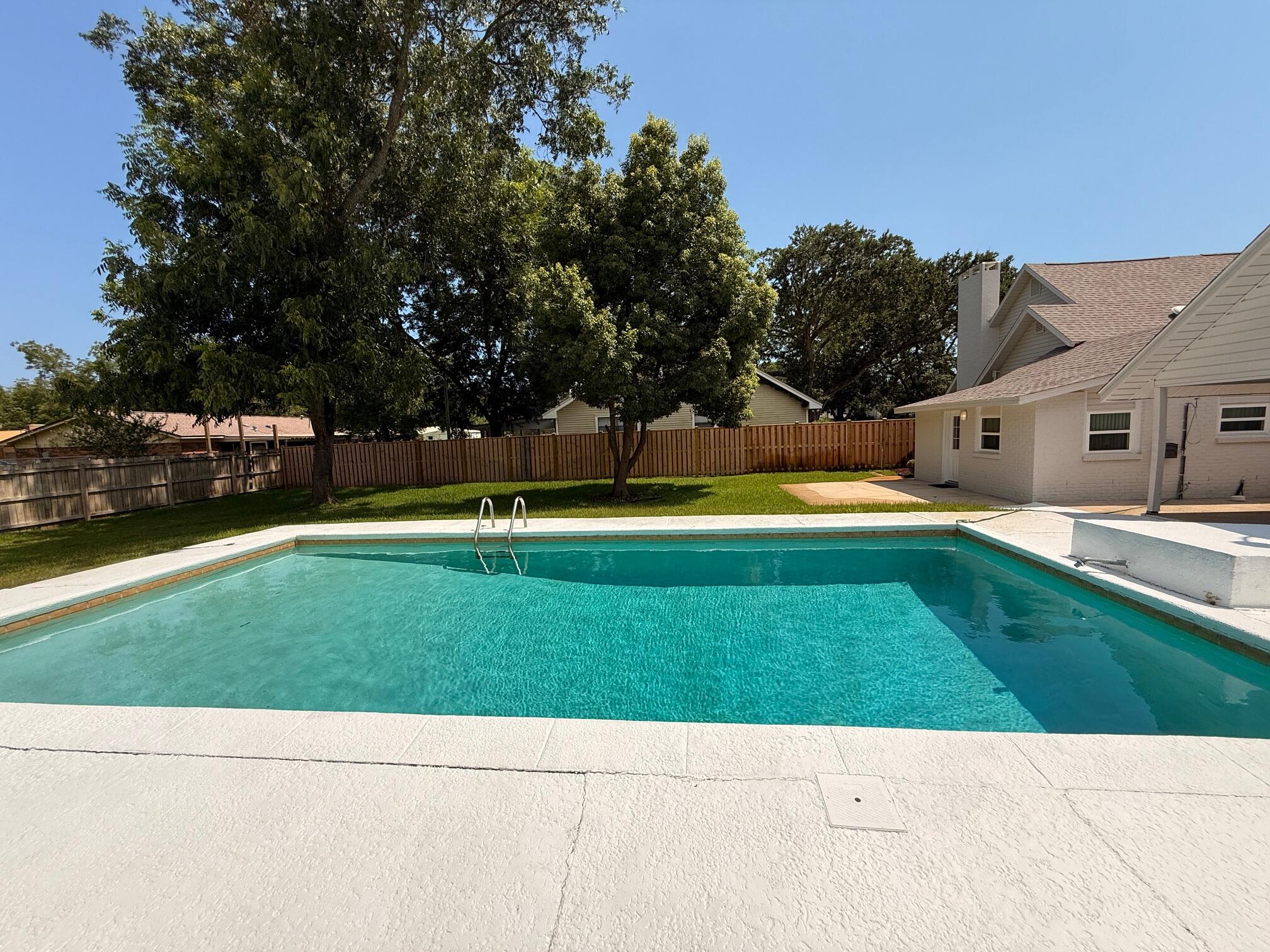 CLOVERDALE S/D 1ST ADDN - Residential