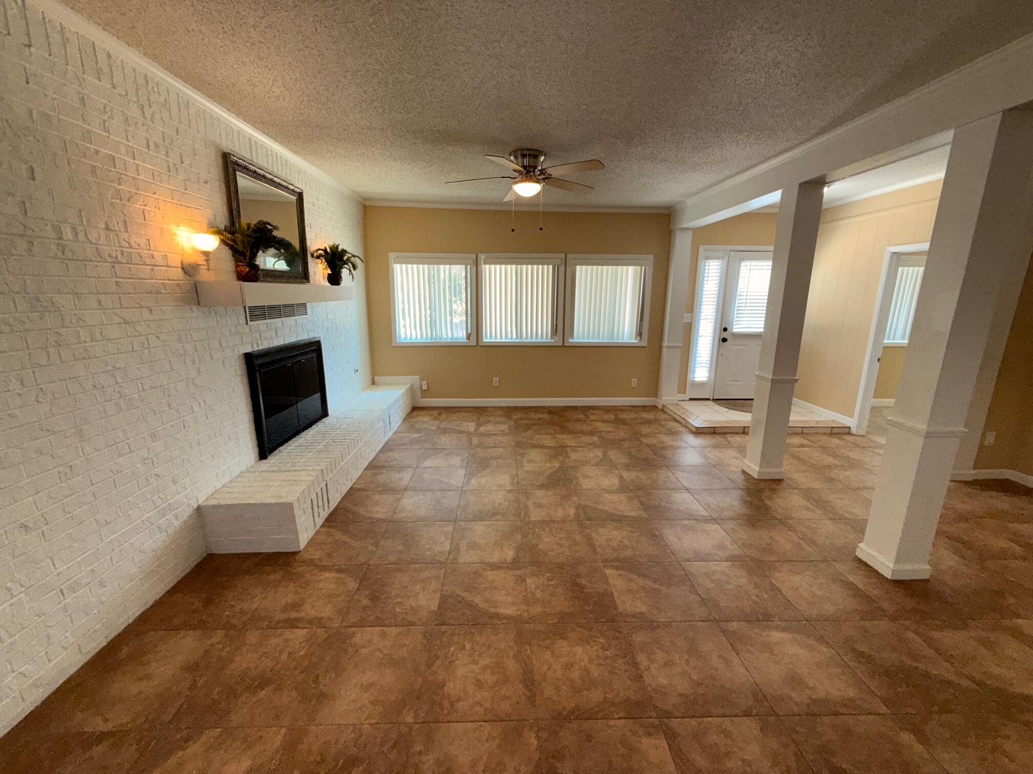CLOVERDALE S/D 1ST ADDN - Residential