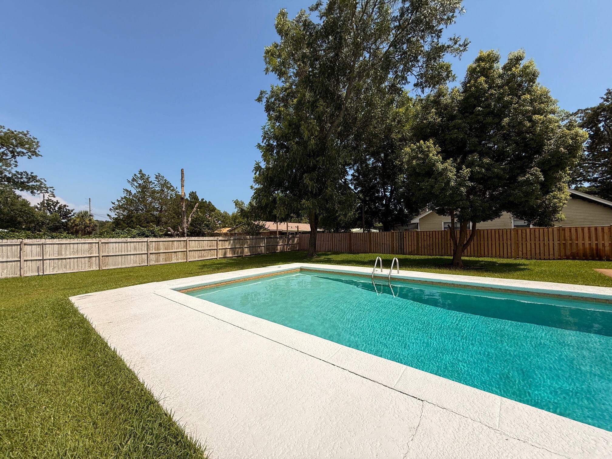 CLOVERDALE S/D 1ST ADDN - Residential
