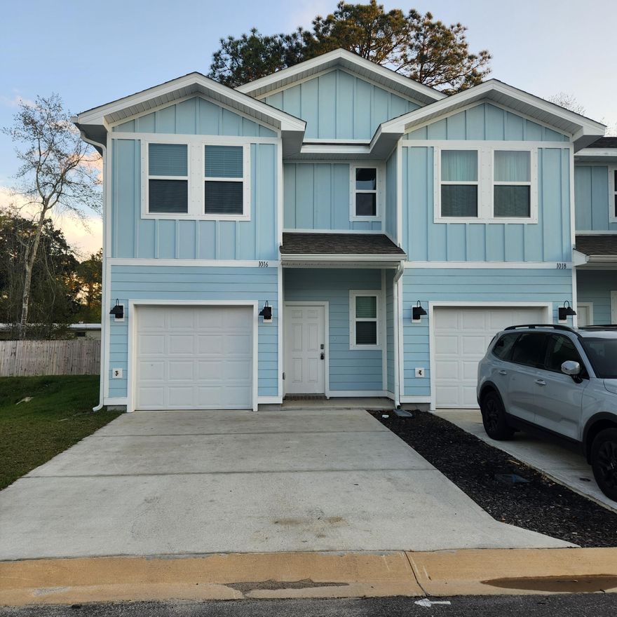 $200 OFF FIRST MONTHS RENT!  End unit, 3 br/ 2.5 ba townhome in Coopers Landing.  Open design with space for relaxing or entertaining.  Located between Eglin AFB and Hurlburt Field, with shopping, medical facilities and restaurants within 3 miles and the beach just 6.5 miles from Okaloosa Island Beaches.   The kitchen offers granite countertops, smooth top range, built in microwave, stainless refrigerator and a bar overhang for easy dining.  Looks and smells like new!  Tenant pays all utilities.  Dogs under 20 lbs only with pet fee and pet deposit. .All PMOTP residents are enrolled in the Resident Benefits Package (RBP) for $50.00/month which includes liability insurance, credit building with timely rent payments, up to $1M Identity Theft Protection, HVAC air filter