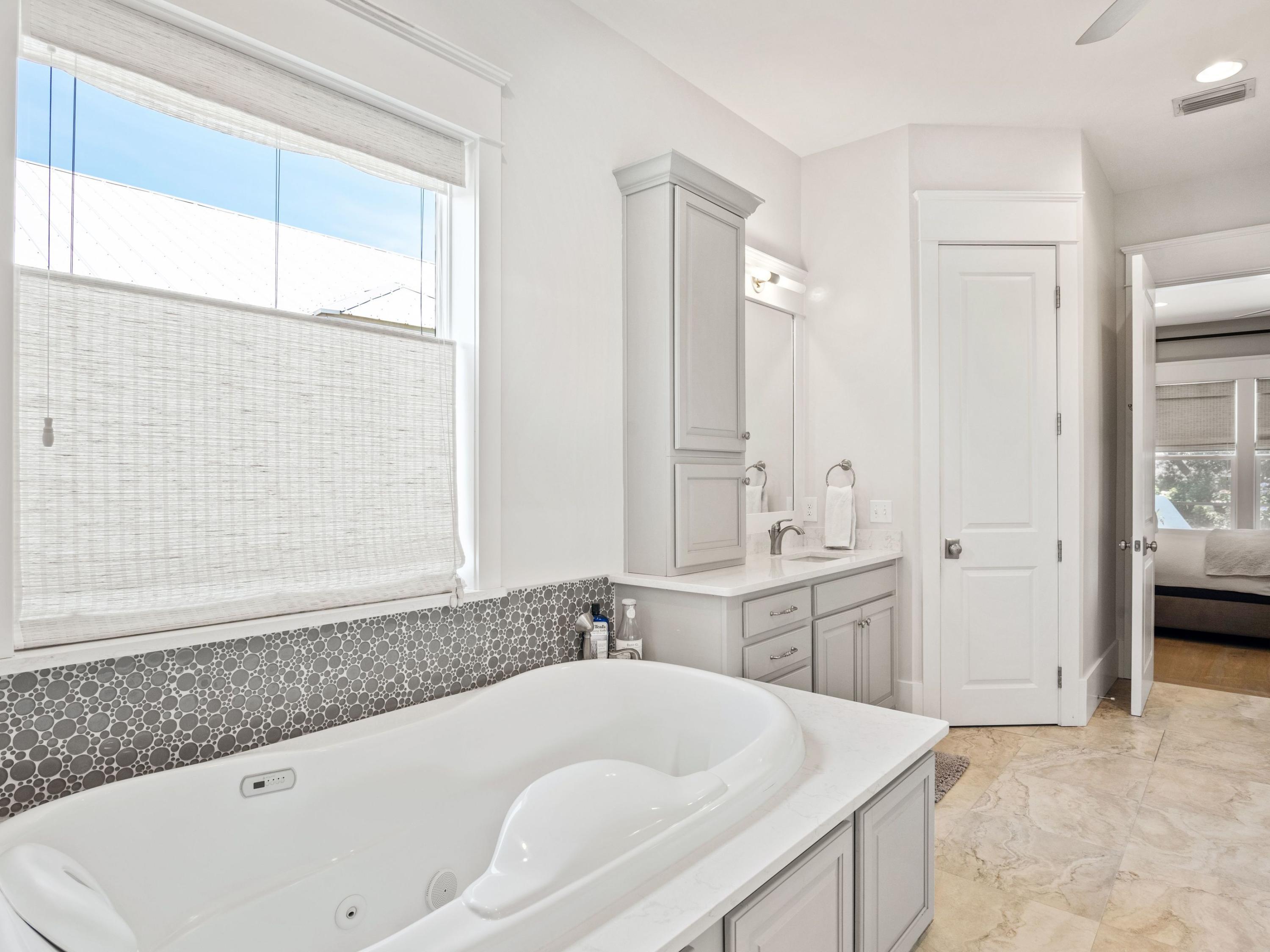 SEAGROVE VILLAGE 7TH ADD - Residential