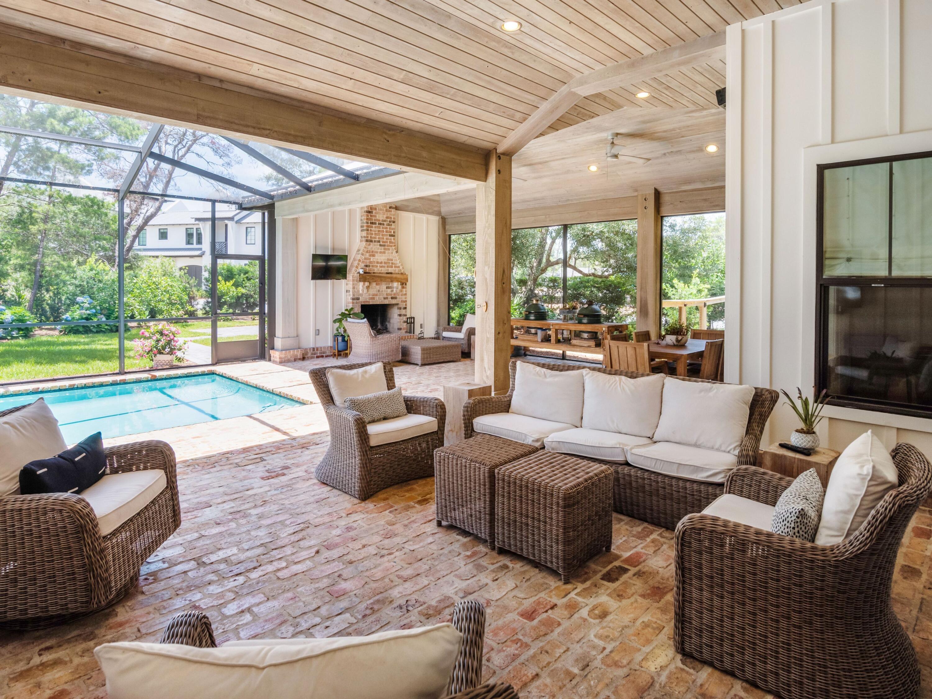 SEAGROVE VILLAGE 7TH ADD - Residential