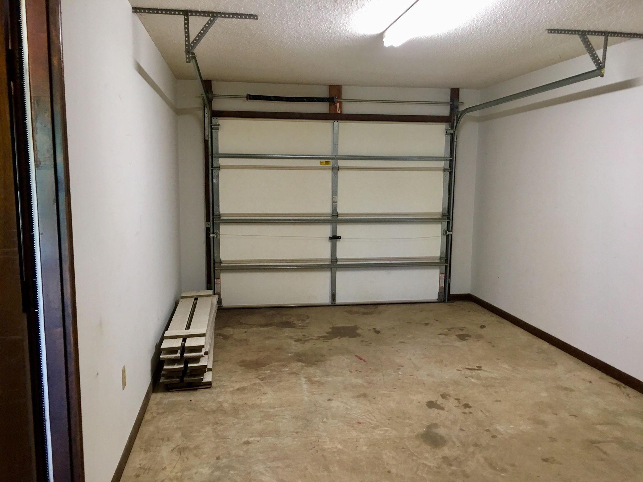 WHISPERING LAKES ESTATES - Residential