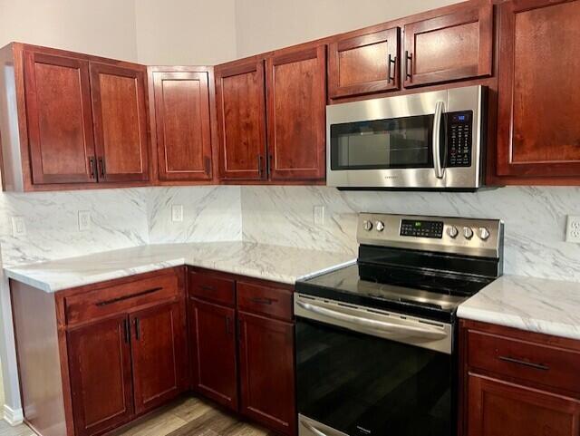 CREETWOOD PLACE - Residential Lease