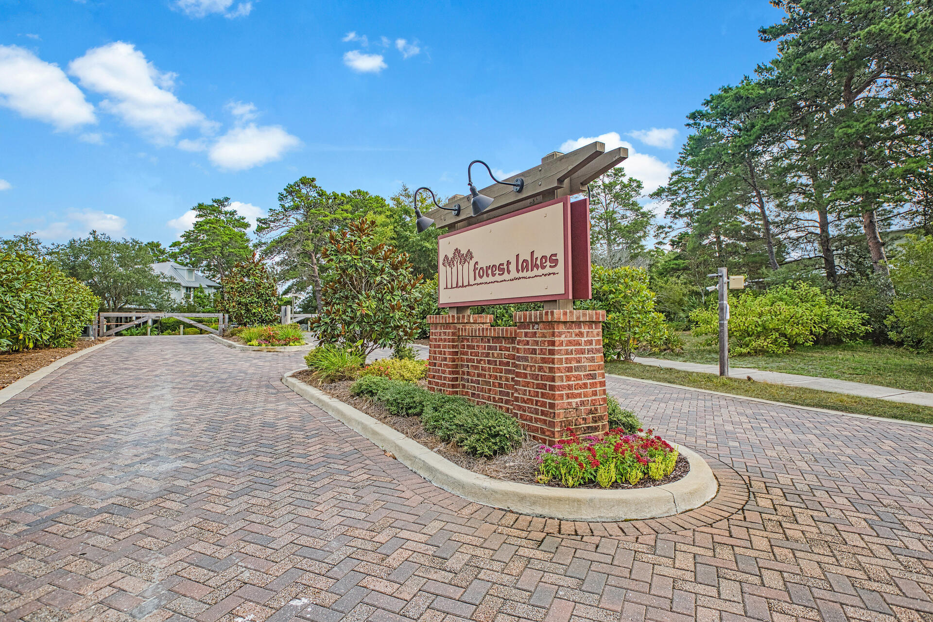 FOREST LAKES - Land