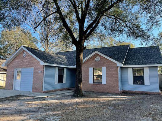 Full renovation in 2021! New Roof, kitchen, bathrooms, flooring, water heater! Situated in a convenient family friendly neighborhood, this home is sure to meet your needs!